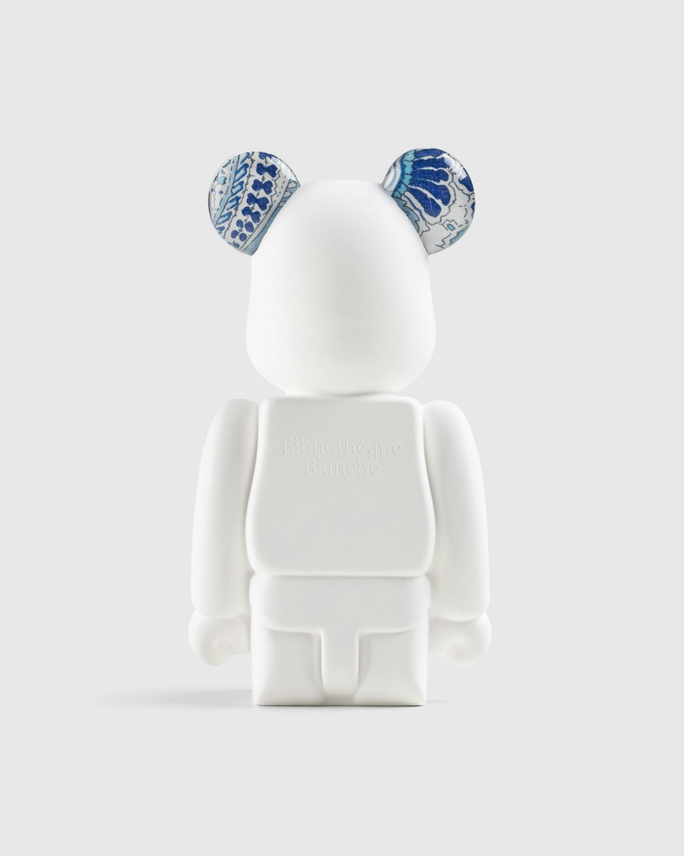 Medicom - Be@rbrick Aroma Ornament No.0 Liberty Fabrics Abbey Road Blue - Lifestyle - Blue - Image 2