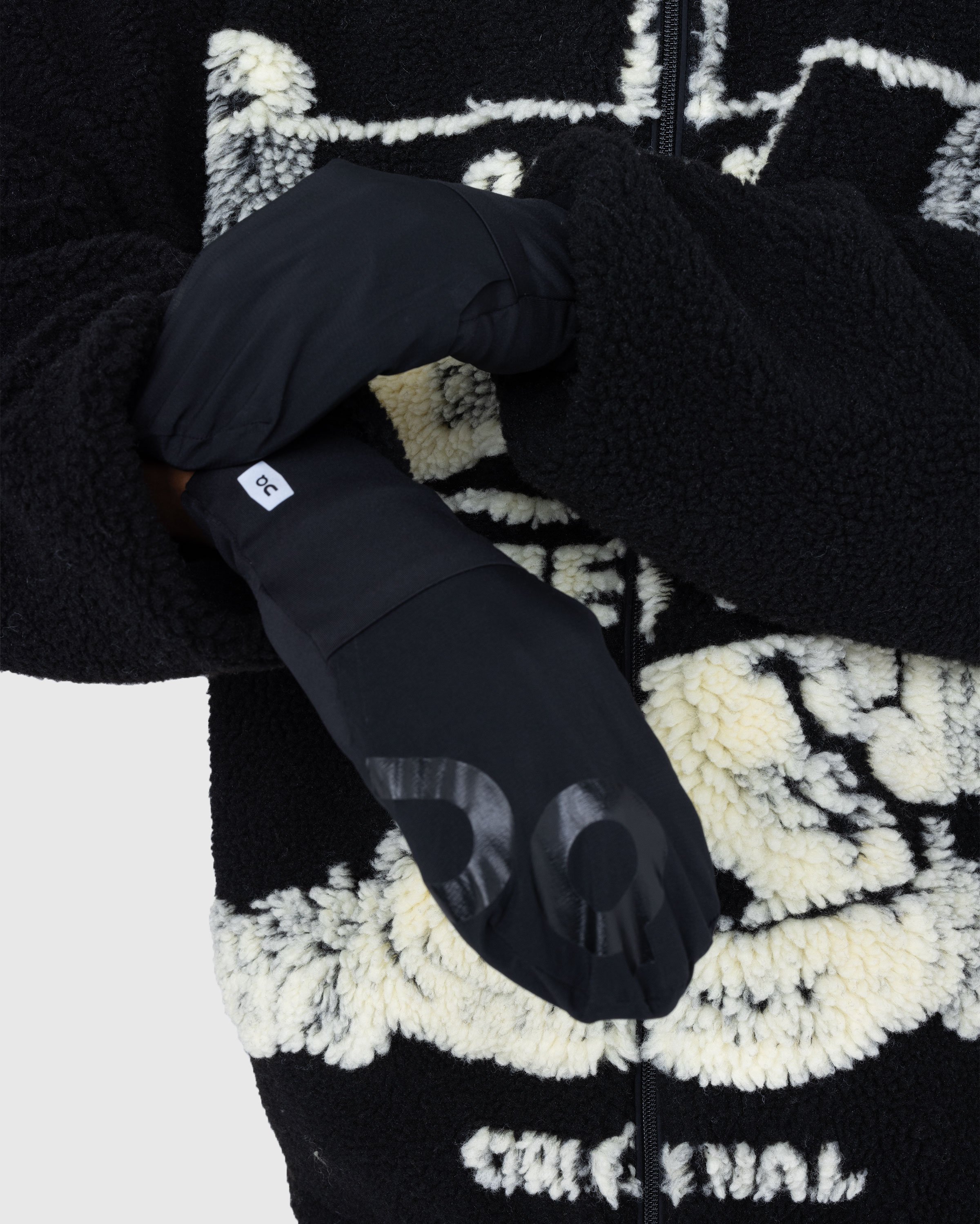 On - Weather Glove Black - Accessories - Black - Image 6