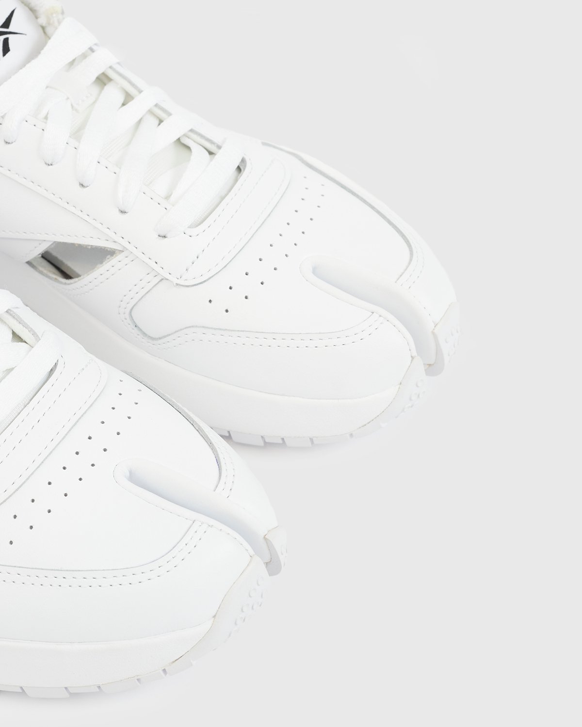 Maison Margiela x Reebok - Classic Leather Tabi Low White - Footwear - White - Image 4
