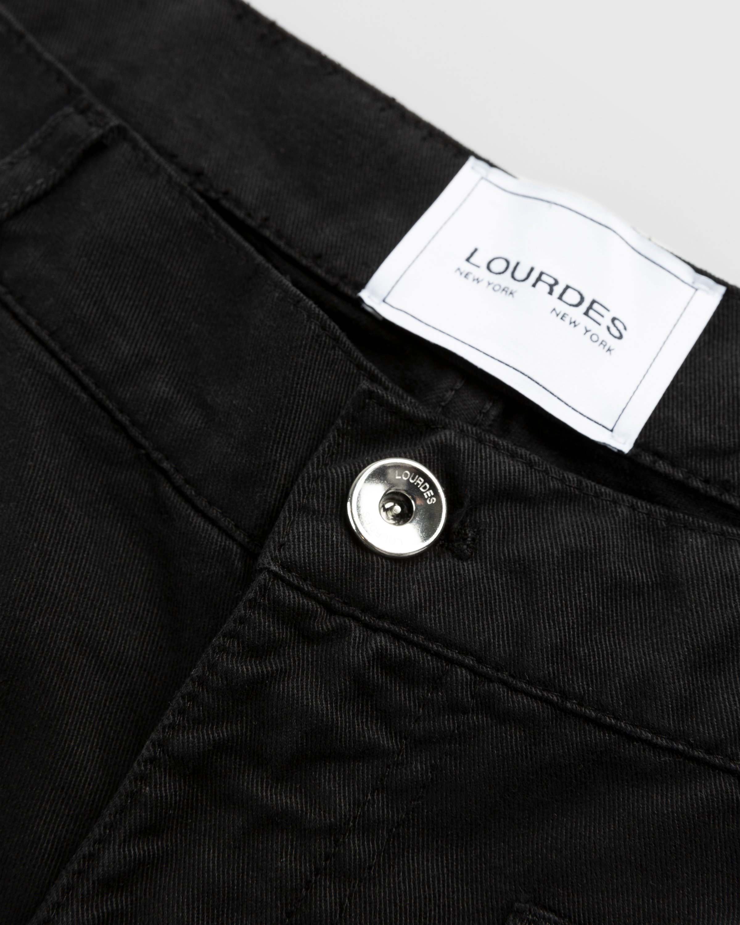 Lourdes New York - Multi-Pocket Cargo Short Black - Clothing - Black - Image 4