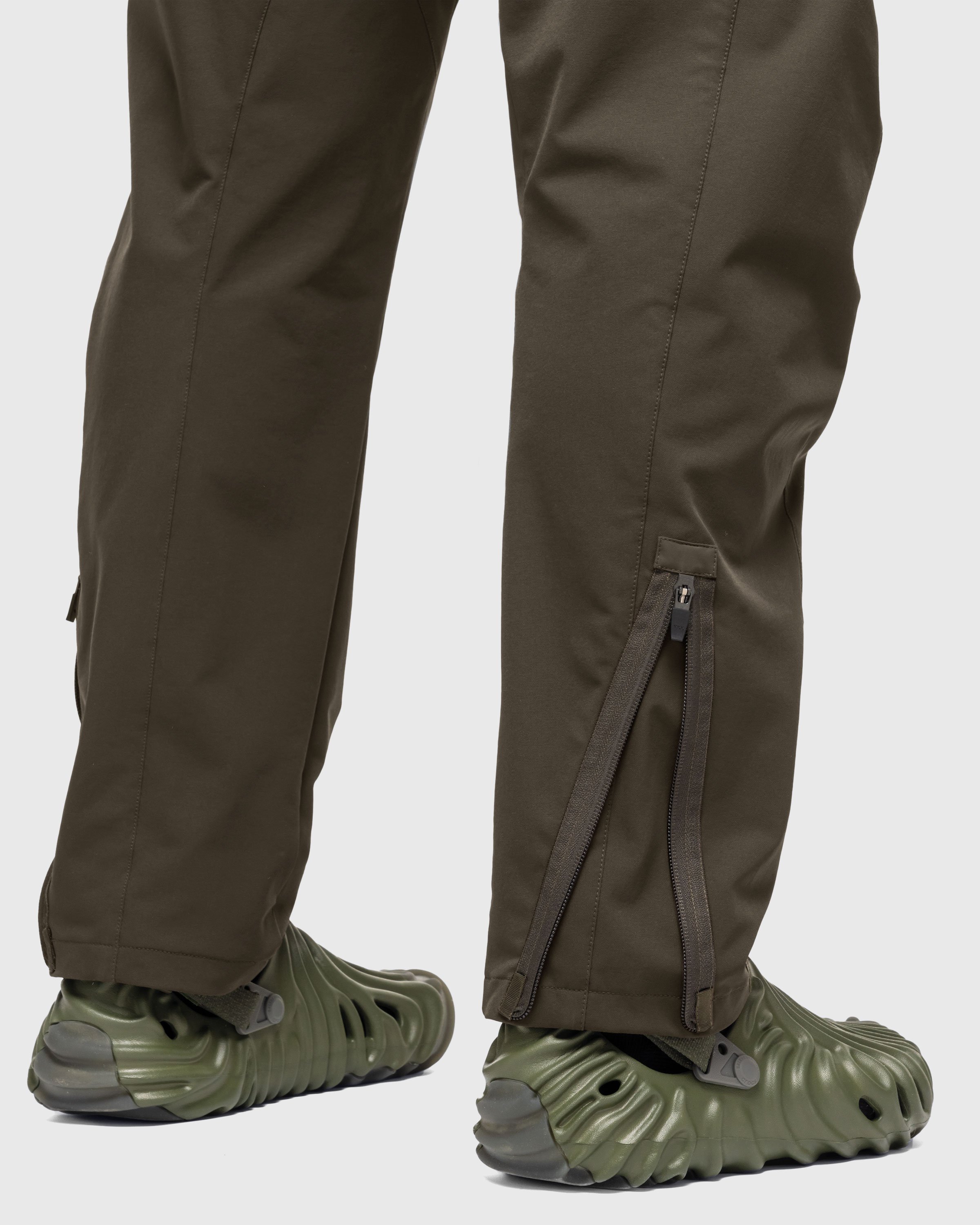 ACRONYM - P41-DS Schoeller Dryskin Articulated Cargo Trouser Raf Green - Clothing - Green - Image 4