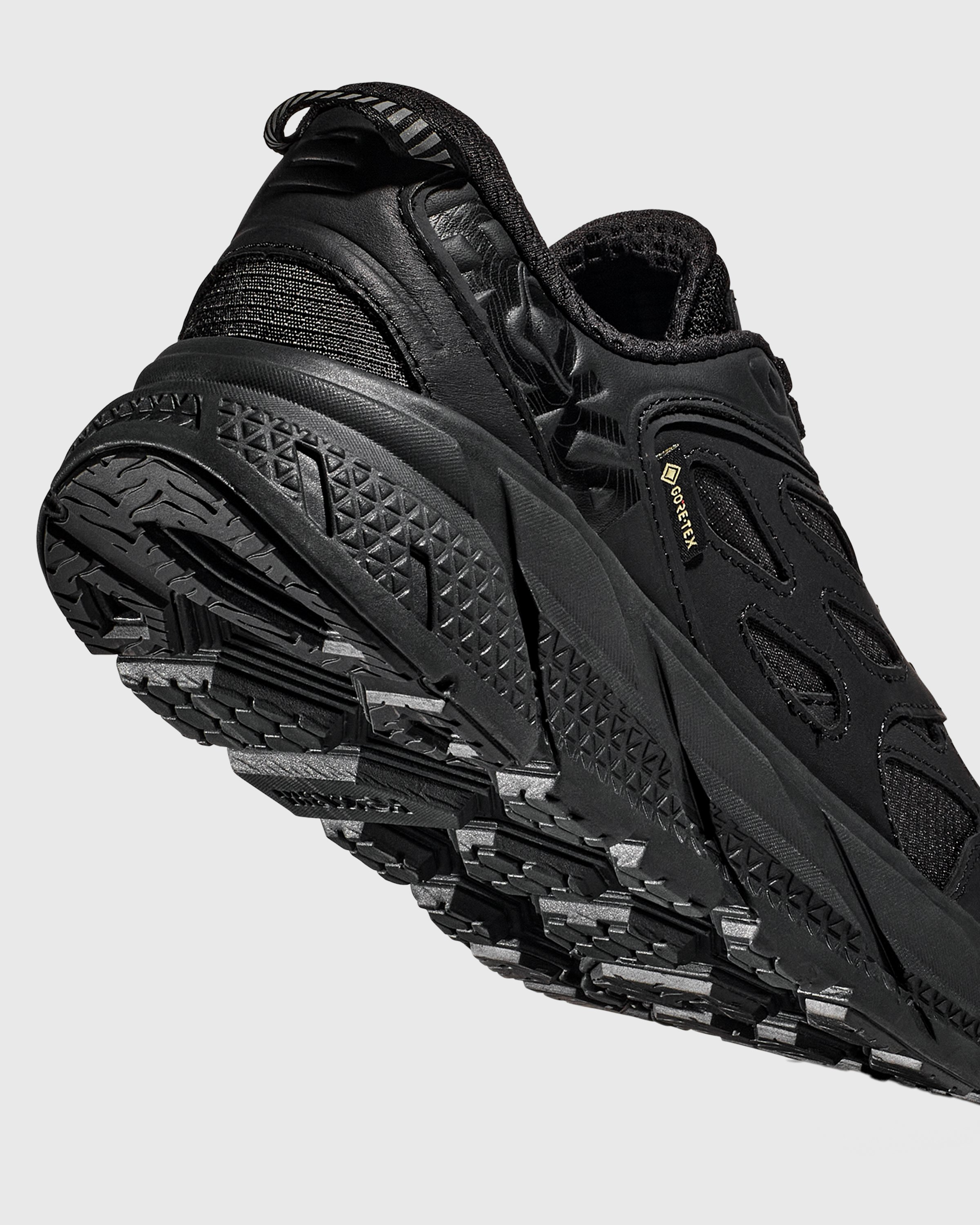 HOKA - CLIFTON L GTX - Footwear - Black - Image 4