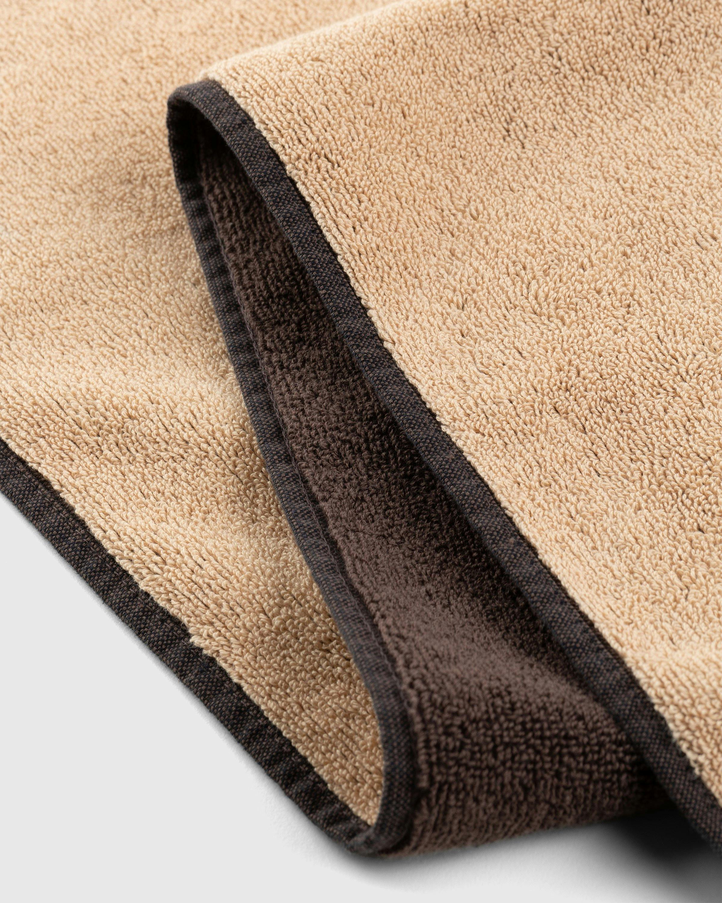 Stockholm Surfboard Club - Jacquard Logo Towel Cedar - Lifestyle - Brown - Image 3