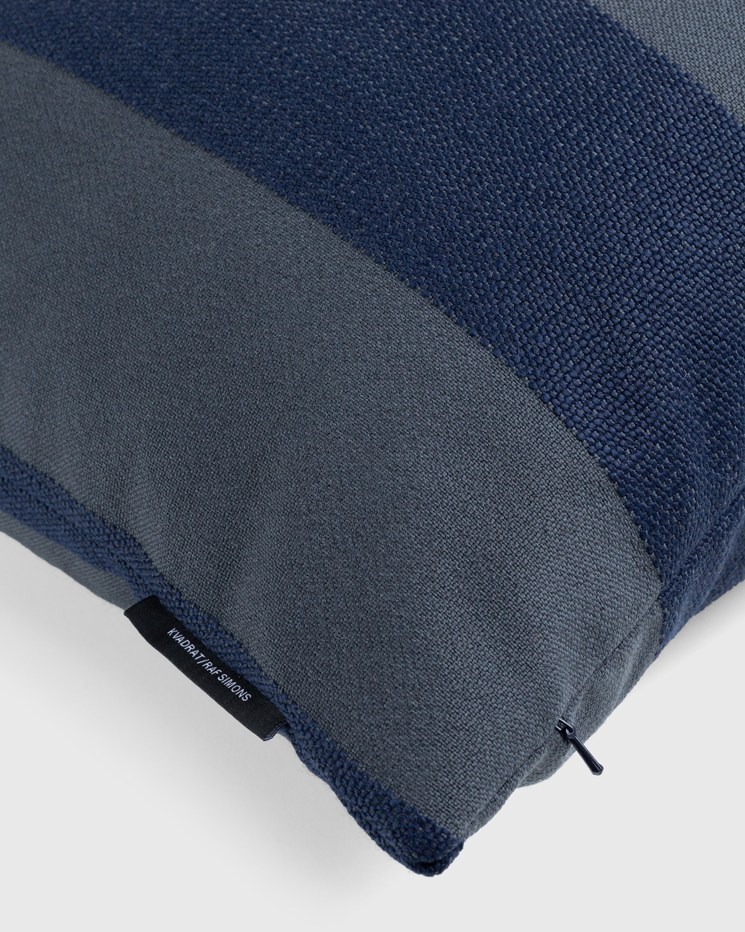 Kvadrat/Raf Simons - Reflex Pillow Grey/Blue - Lifestyle - Blue - Image 2