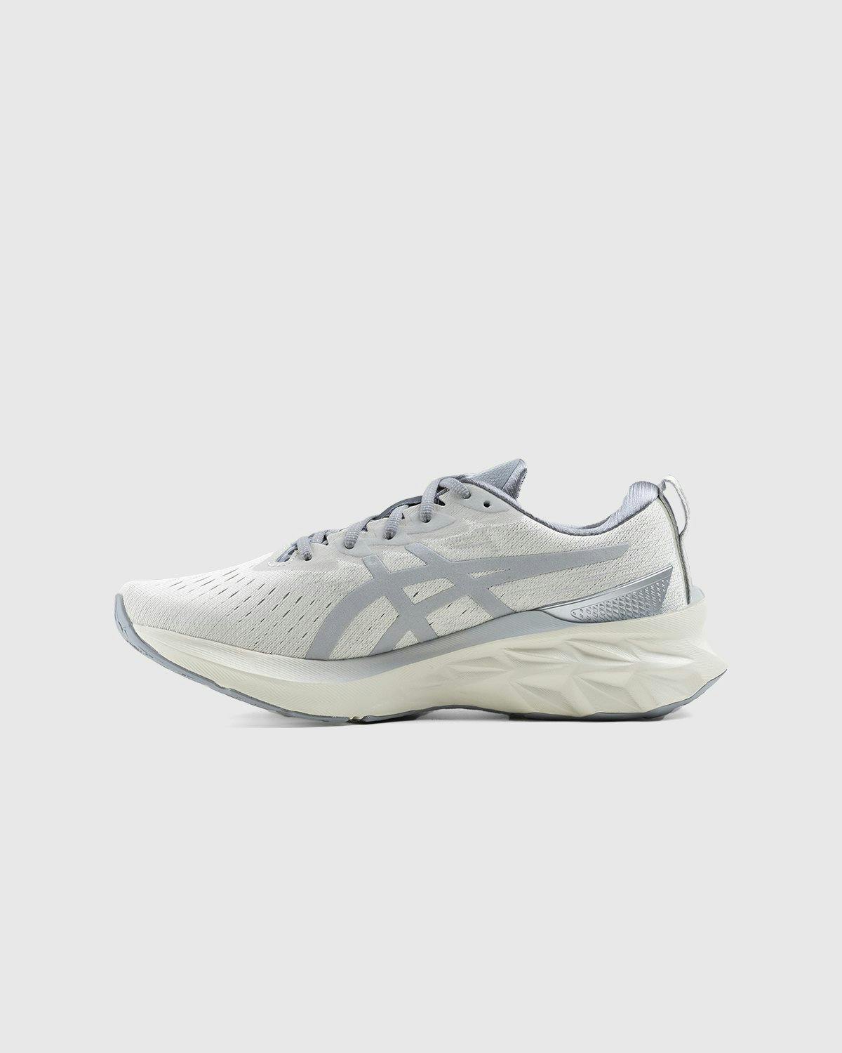 asics - Novablast 2 SPS Smoke Grey Piedmont Grey - Footwear - Beige - Image 2