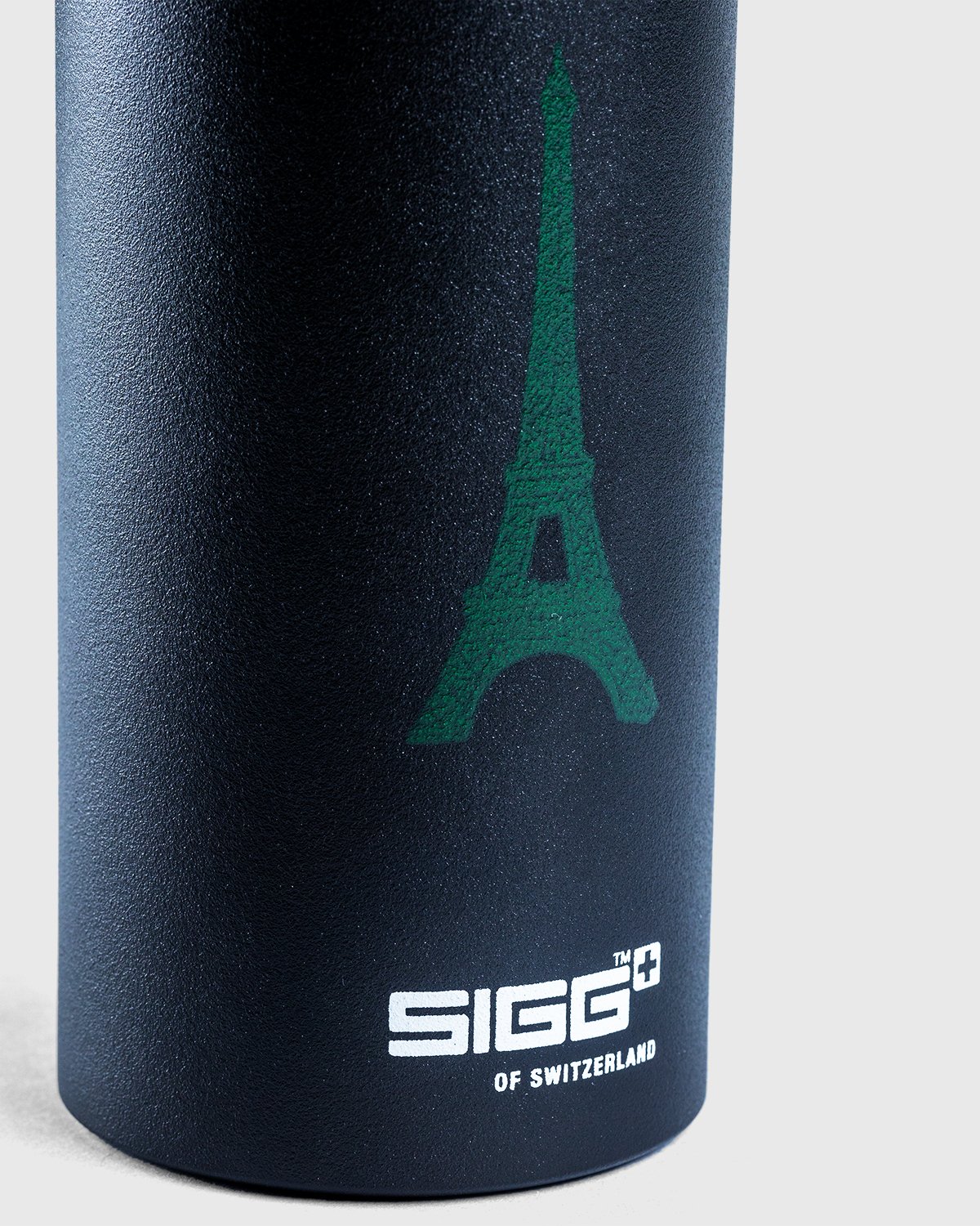 Highsnobiety x SIGG - Sustainable Water Bottle - Lifestyle - Black - Image 4