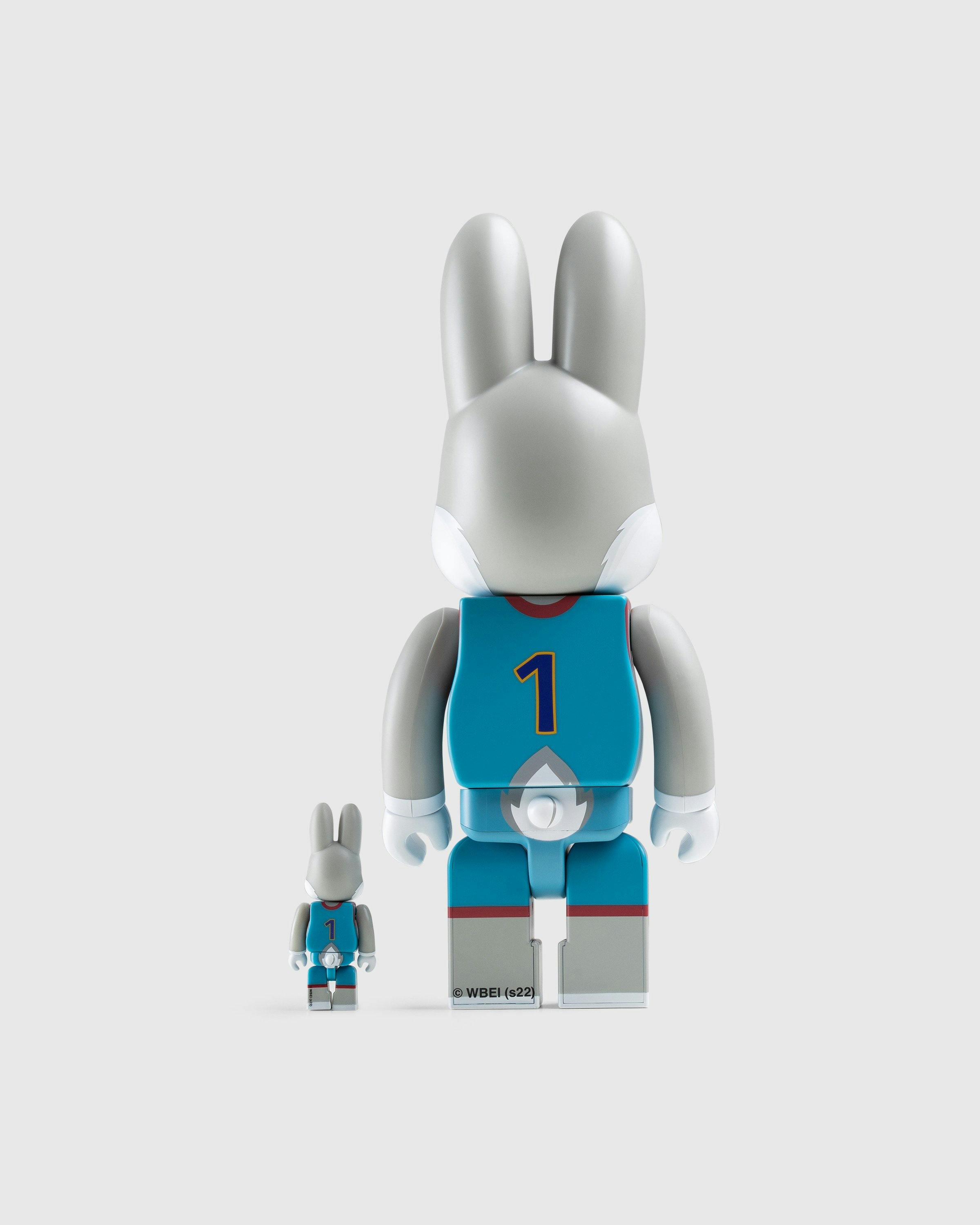 Medicom - R@bbrick Bugs Bunny 100% and 400% Set Grey - Lifestyle - Multi - Image 2