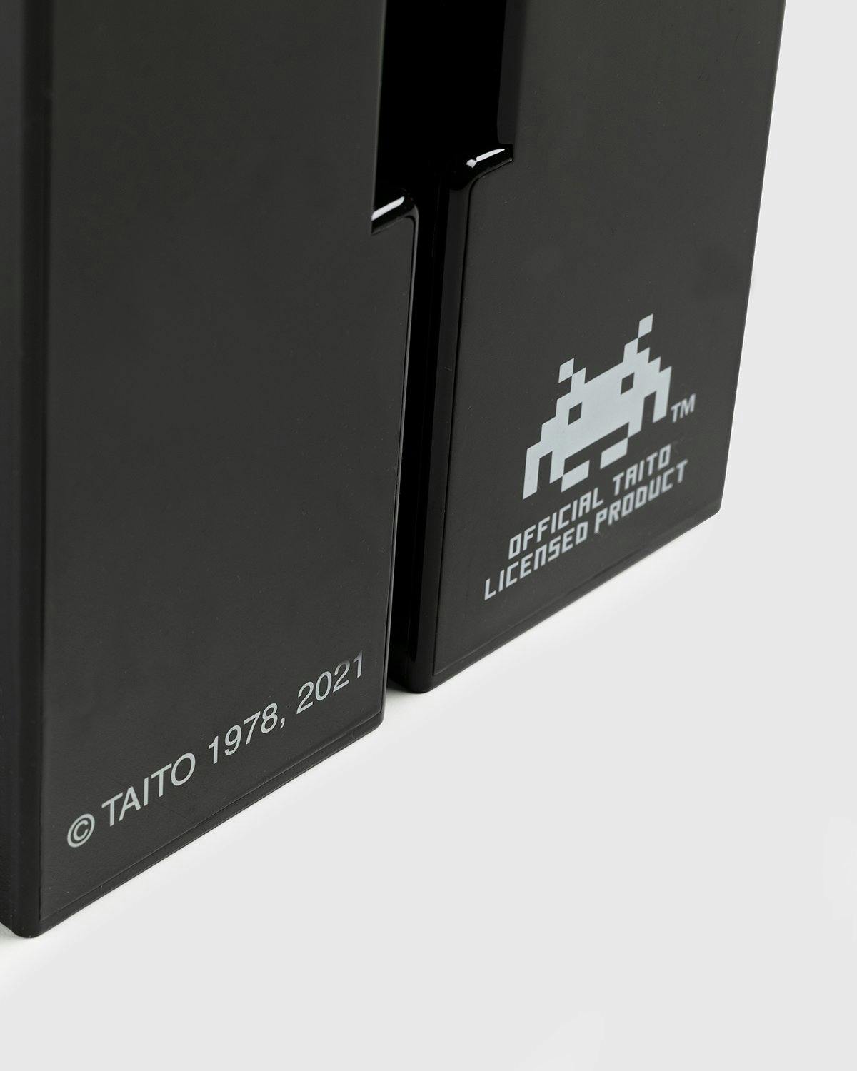 Medicom - Be@rbrick Space Invaders 1000% Black - Lifestyle - Black - Image 4