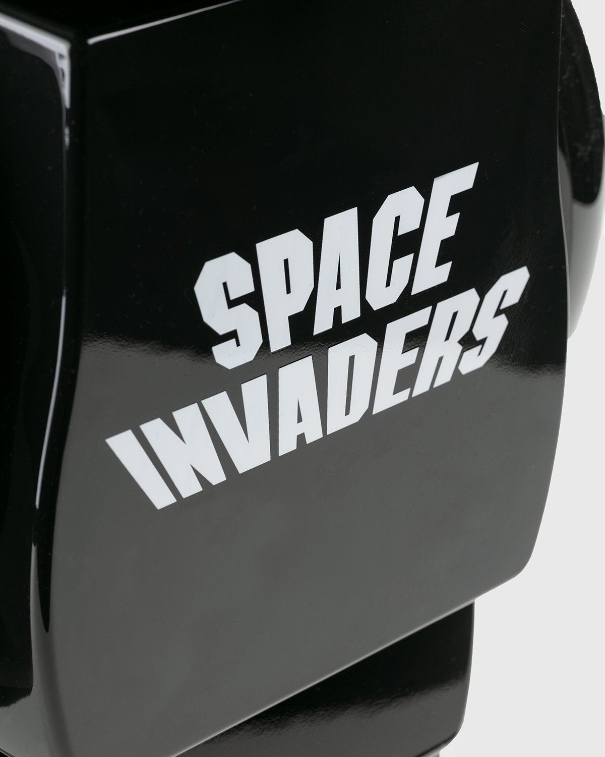 Medicom - Be@rbrick Space Invaders 1000% Black - Lifestyle - Black - Image 6