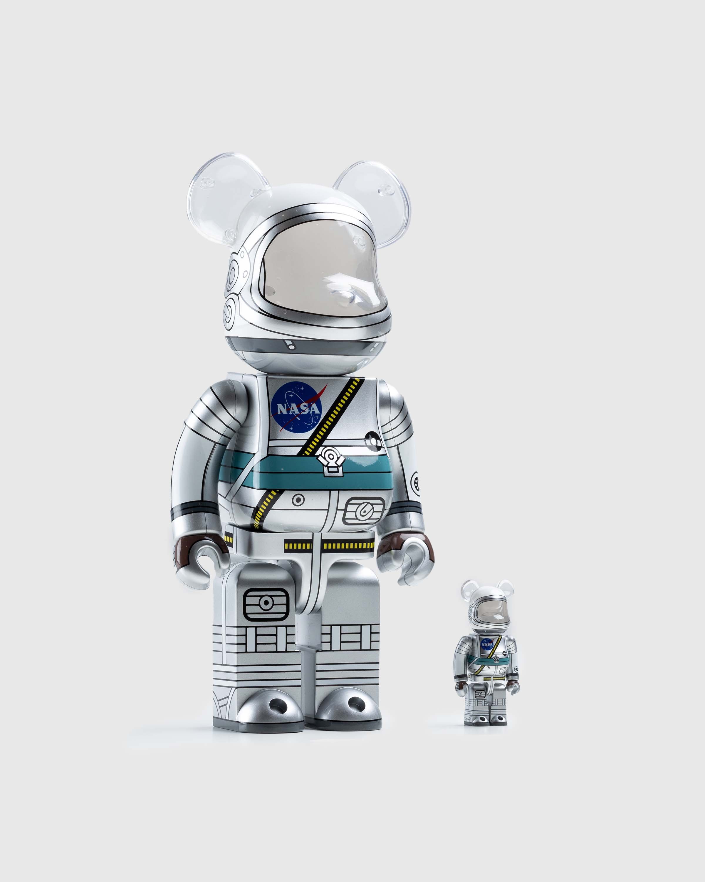 Medicom - Be@rbrick Project Mercury Astronaut 100% and 400% Set Silver - Lifestyle - Silver - Image 2