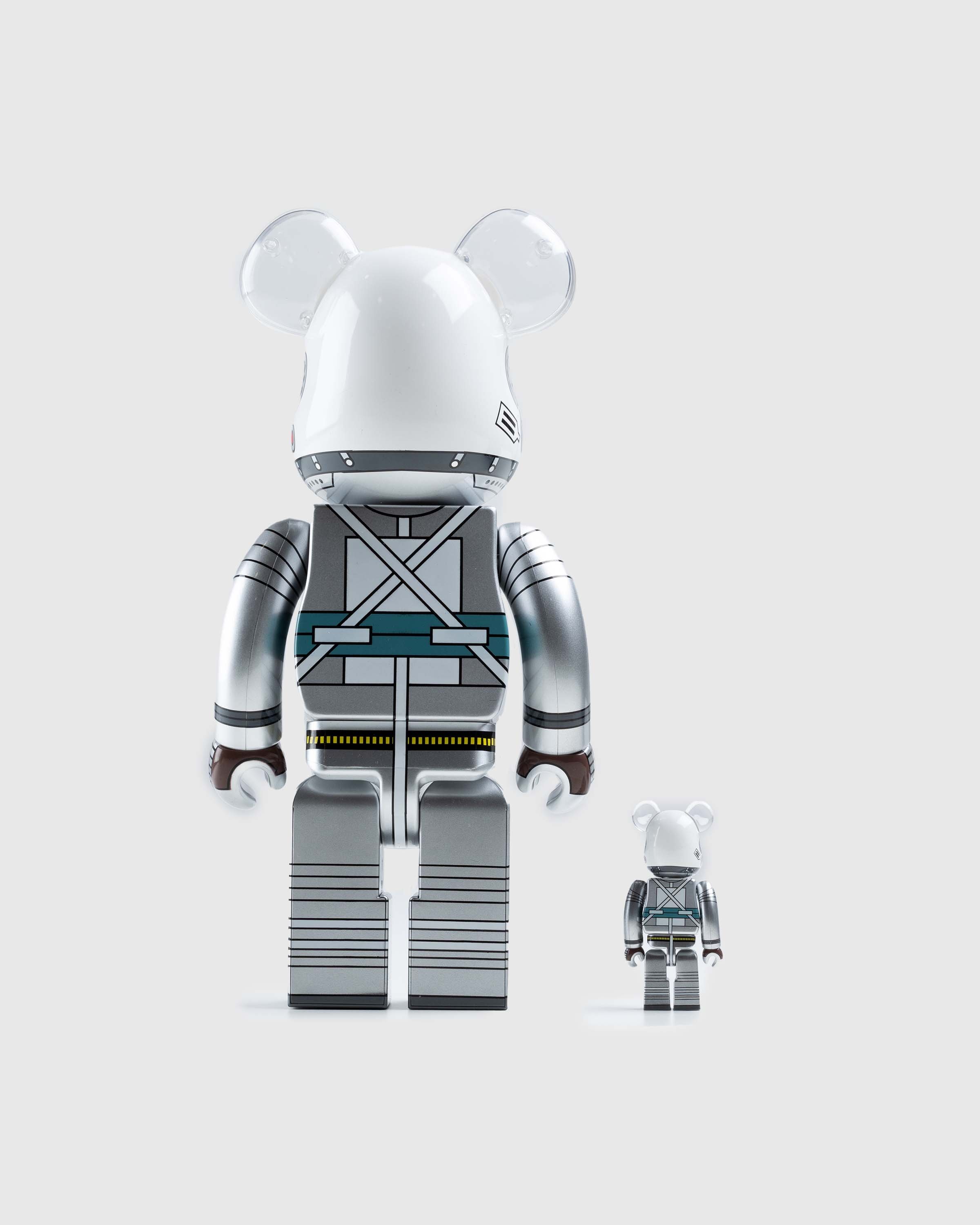 Medicom - Be@rbrick Project Mercury Astronaut 100% and 400% Set Silver - Lifestyle - Silver - Image 3