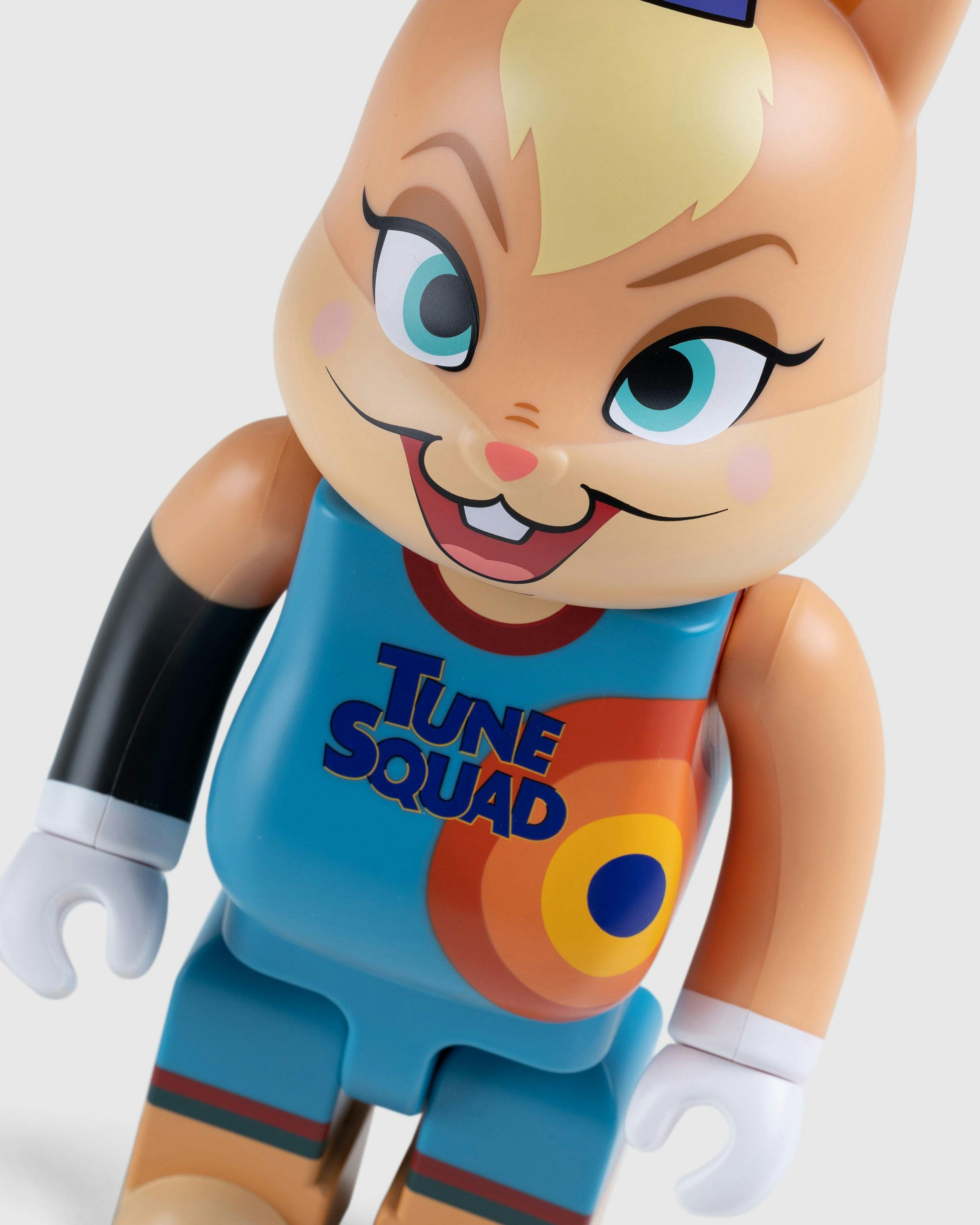 Medicom - R@bbrick Lola Bunny Space Jam 100% and 400% Set Multi - Lifestyle - Multi - Image 4