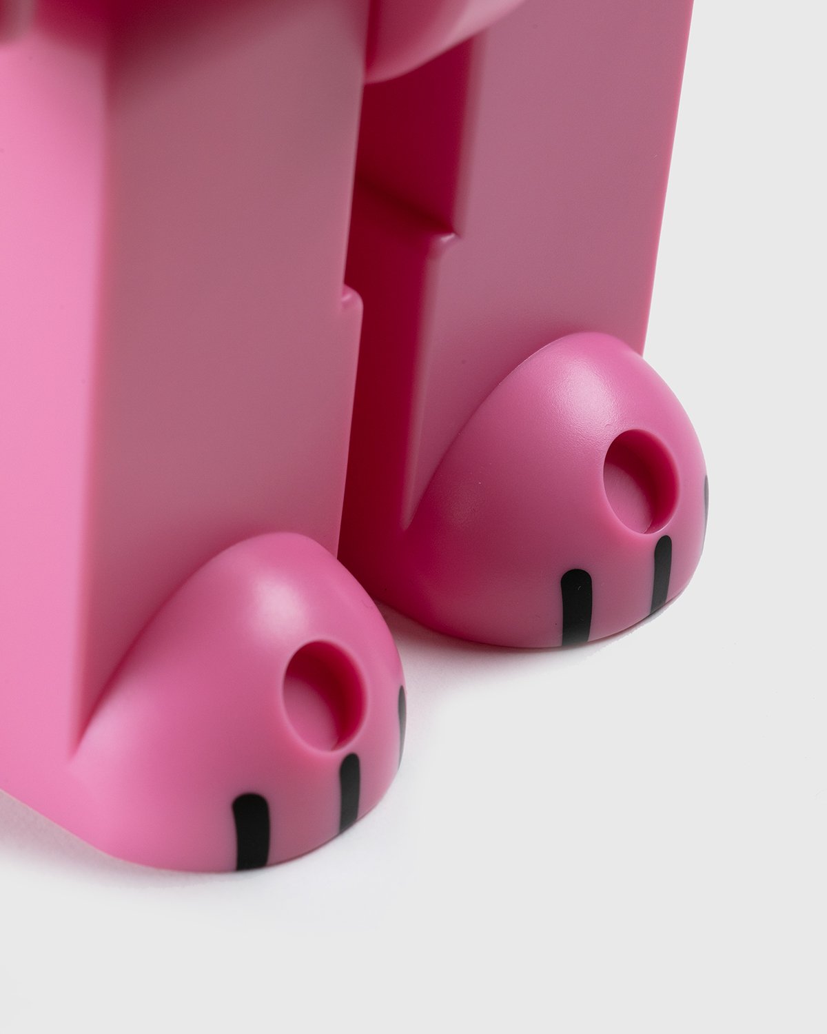 Medicom - Be@rbrick Pink Panther 100% and 400% Set Pink - Lifestyle - Pink - Image 4