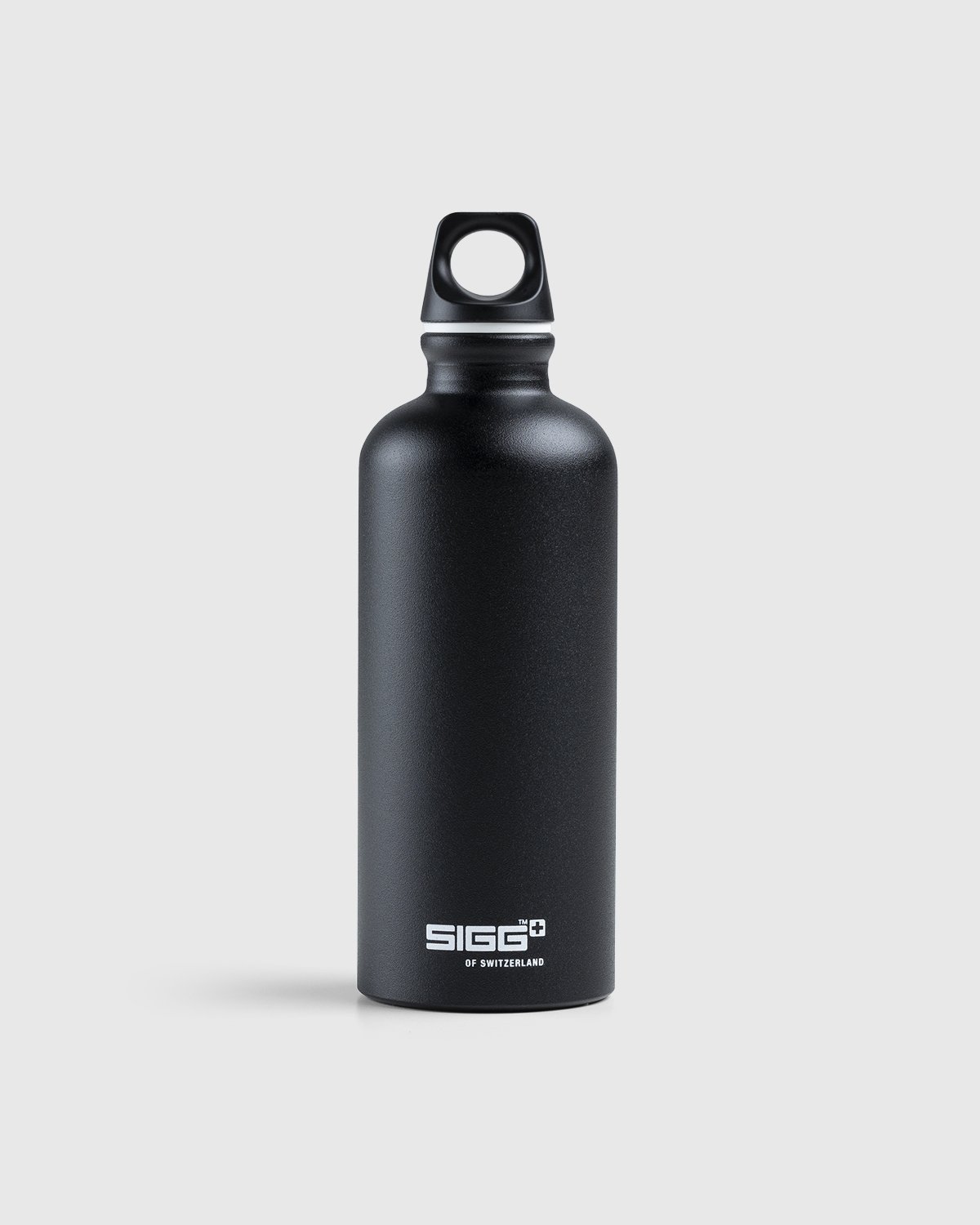 Highsnobiety x SIGG - GATEZERO Logo Water Bottle Black - Lifestyle - Black - Image 2