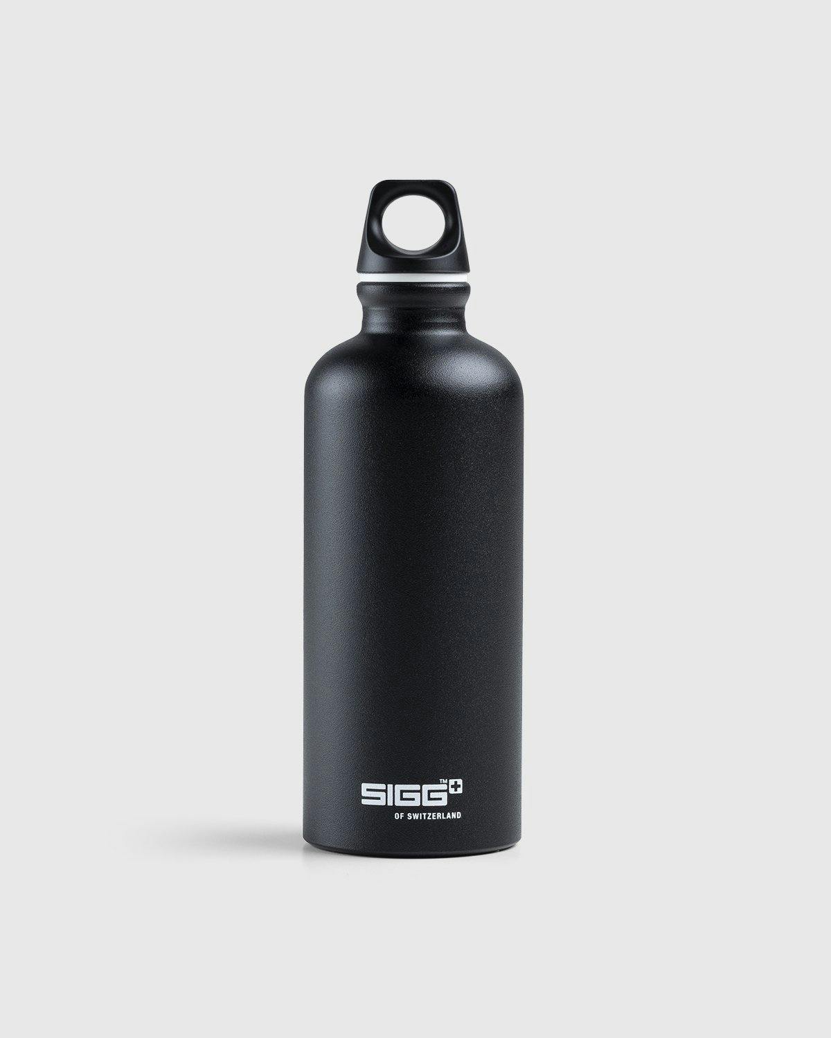 Highsnobiety x SIGG - GATEZERO Logo Water Bottle Black - Lifestyle - Black - Image 2