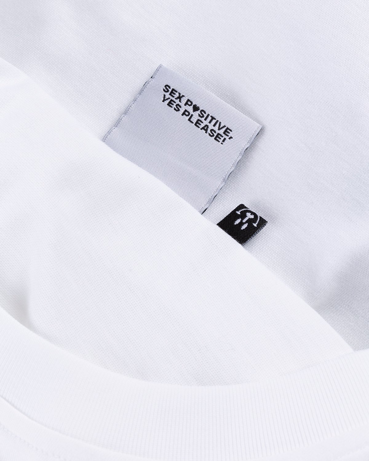 Carne Bollente - Cunni sur la Pelouse T-Shirt White - Clothing - White - Image 4