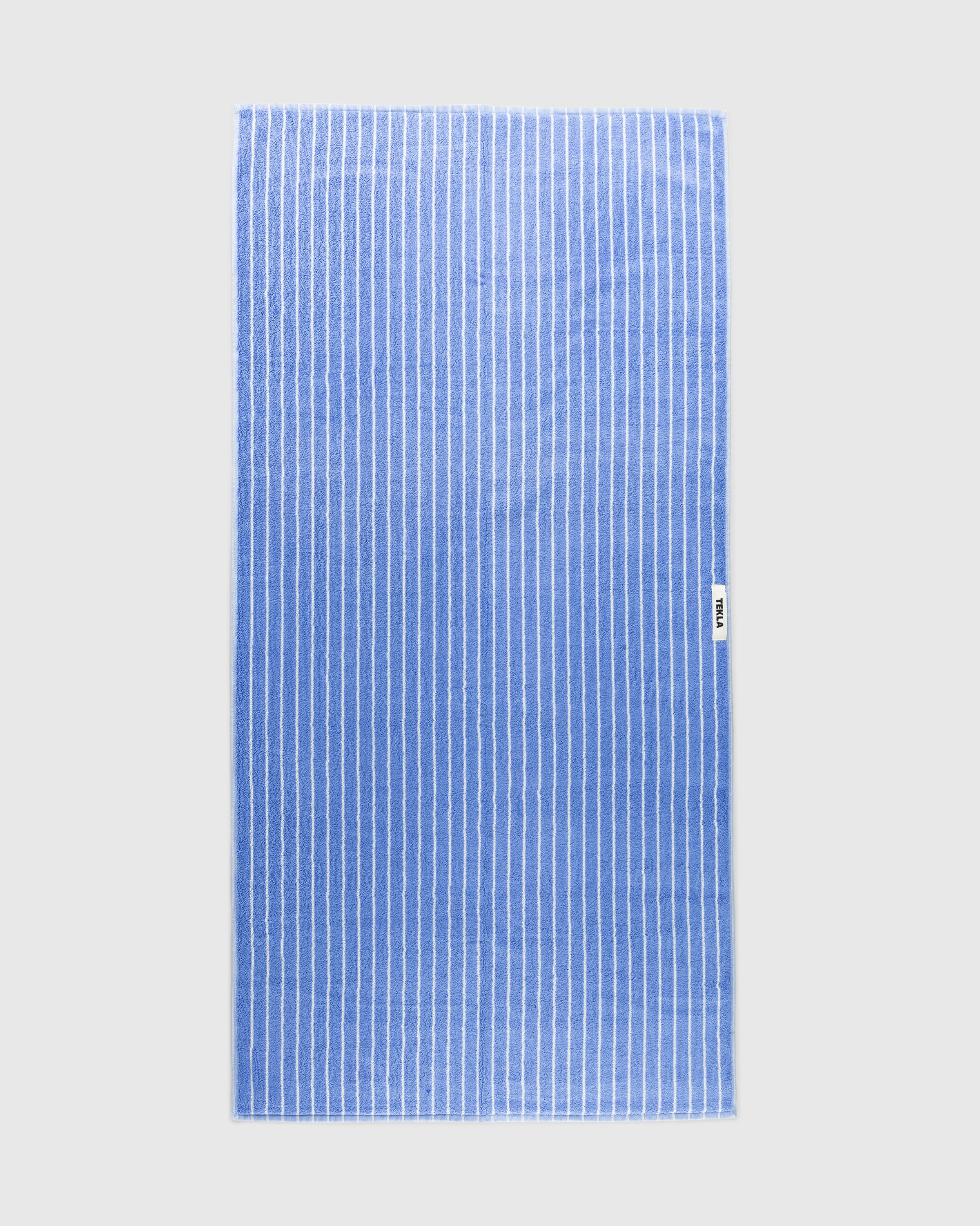 Tekla - Bath Towel 70x140 Clear Blue Stripes - Lifestyle - Blue - Image 2