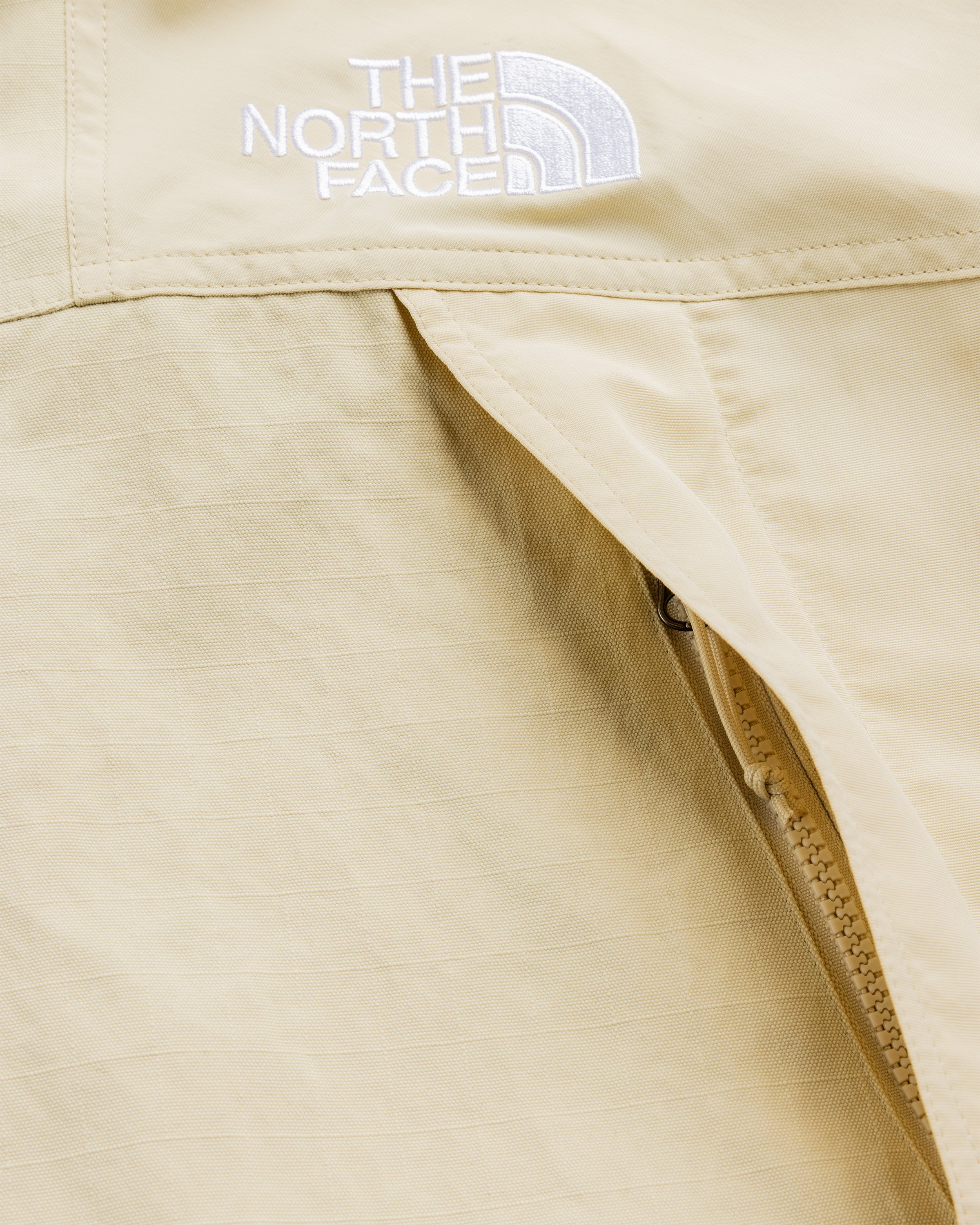 The North Face - M RIPSTOP MOUNTAIN CARGO JACKET GRAVEL - Clothing - Beige - Image 8