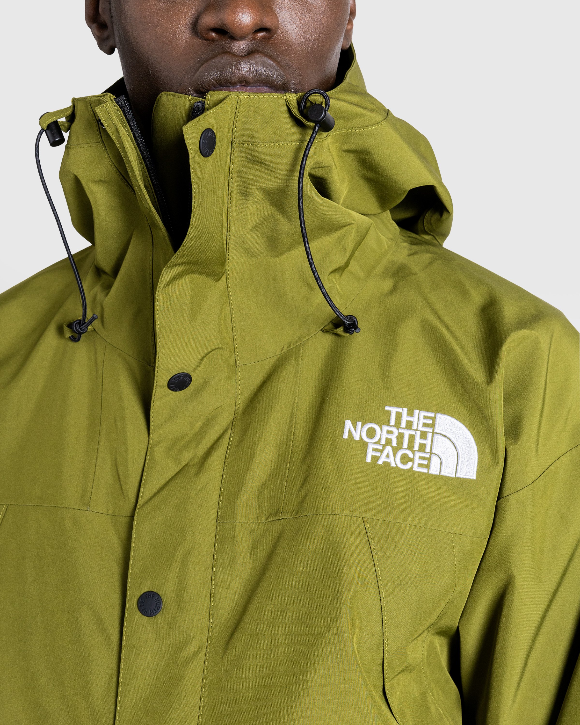 The North Face - M GTX MOUNTAIN JACKET FOREST OLIVE - Clothing - Green - Image 5