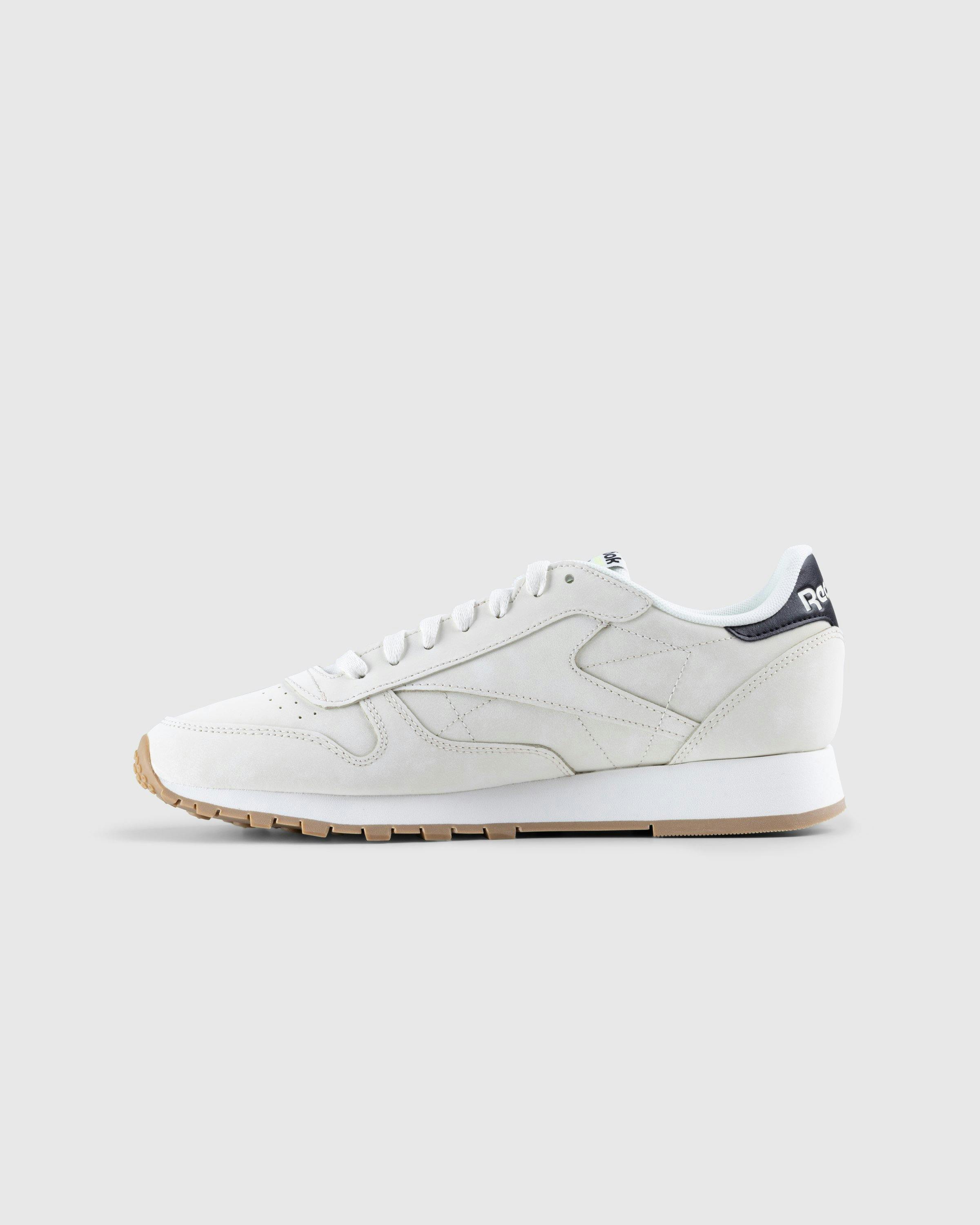 Reebok - CLASSIC LEATHER - Footwear - White - Image 2