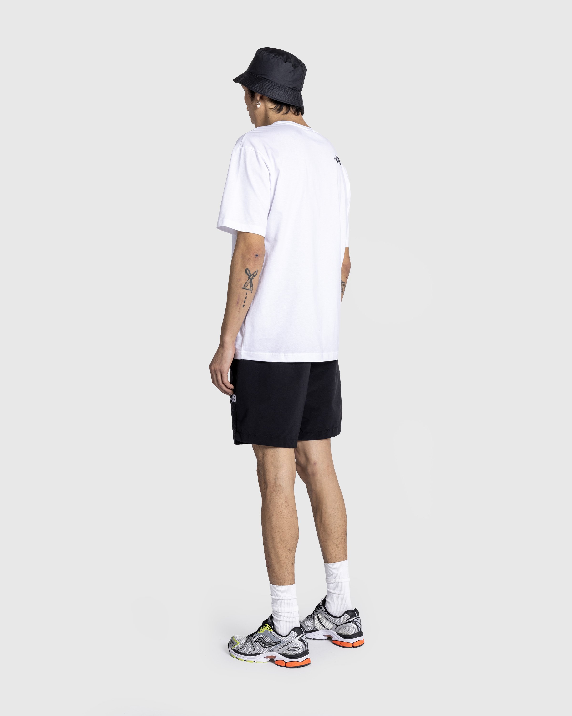 The North Face - M S/S ESSENTIAL OVERSIZE TEE TNF WHITE - Clothing - White - Image 4