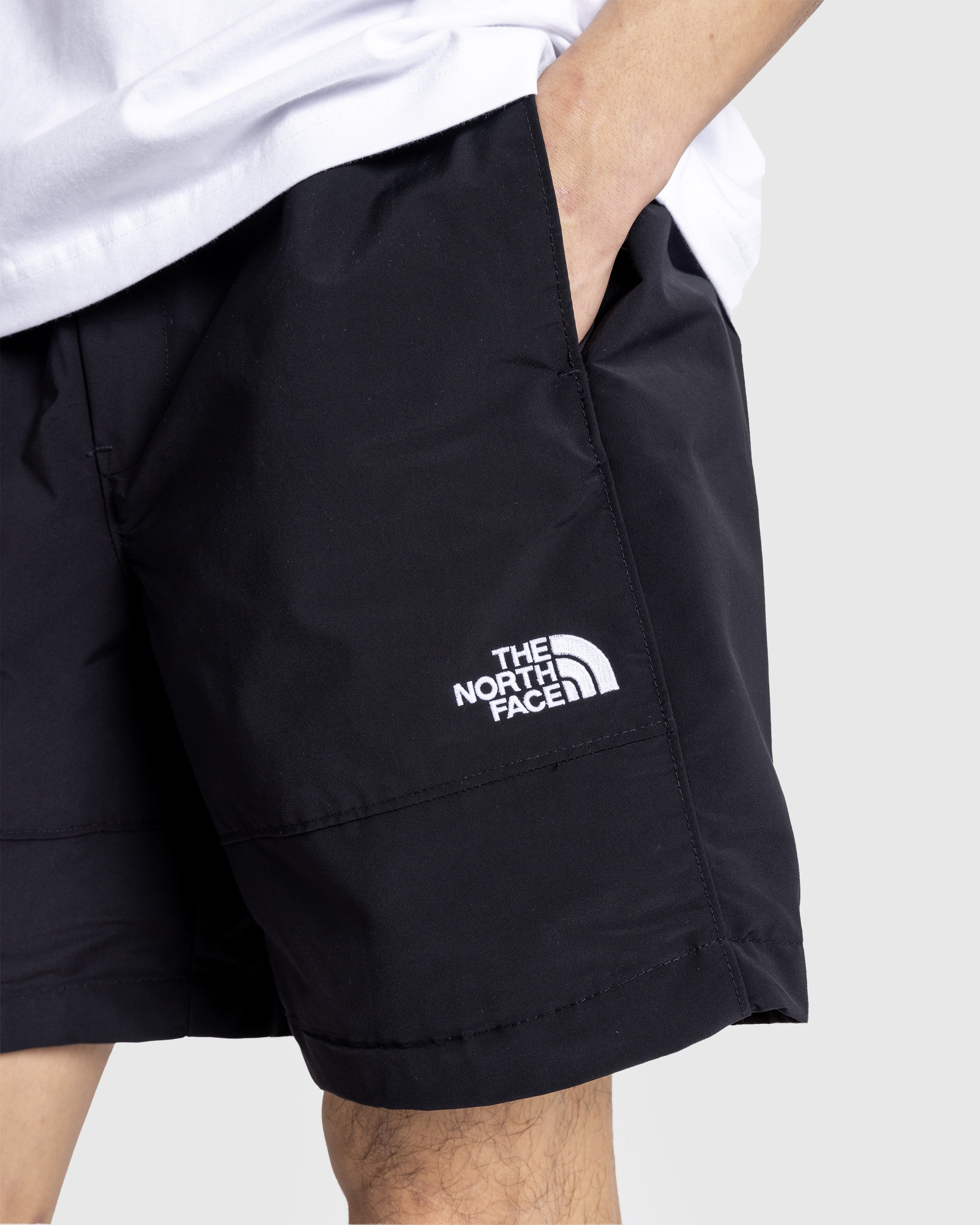 The North Face - M TNF EASY WIND SHORT TNF BLACK - Clothing - Black - Image 5