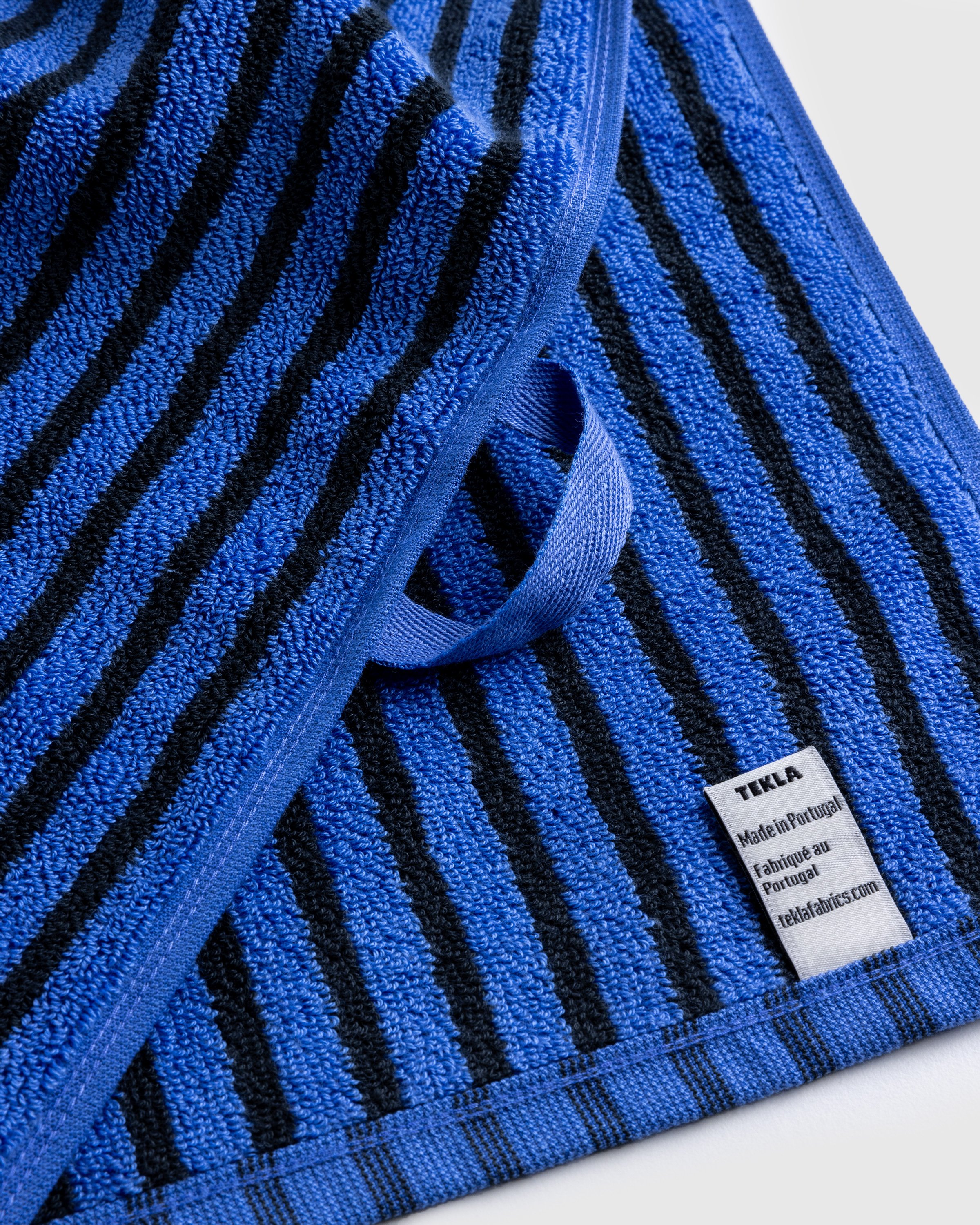 Tekla - Hand Towel Blue&Black - Lifestyle - Blue - Image 4