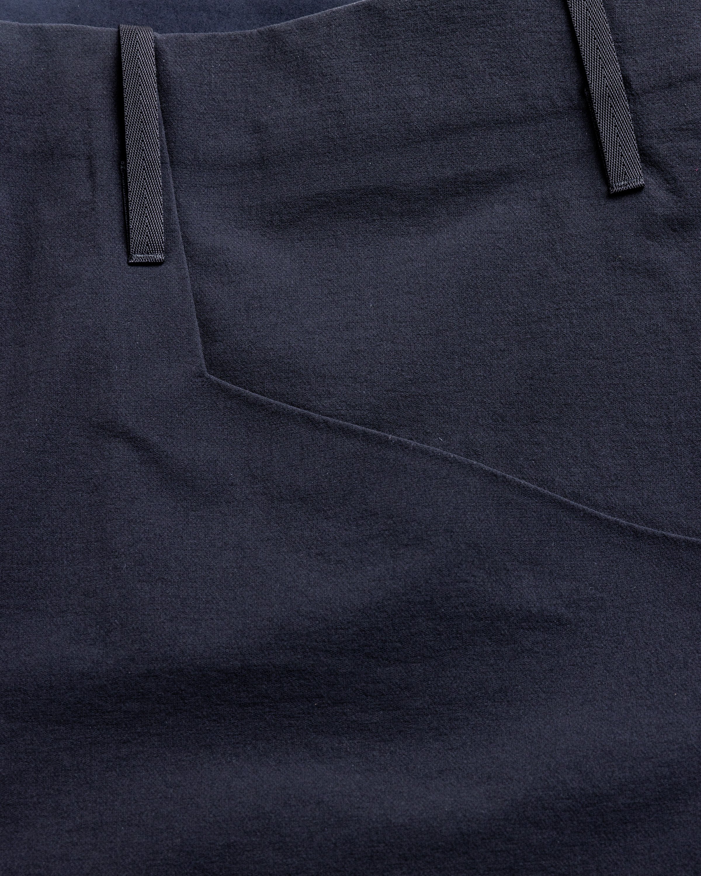 Arc’teryx Veilance - VORONOI PANT Black - Clothing - Black - Image 7