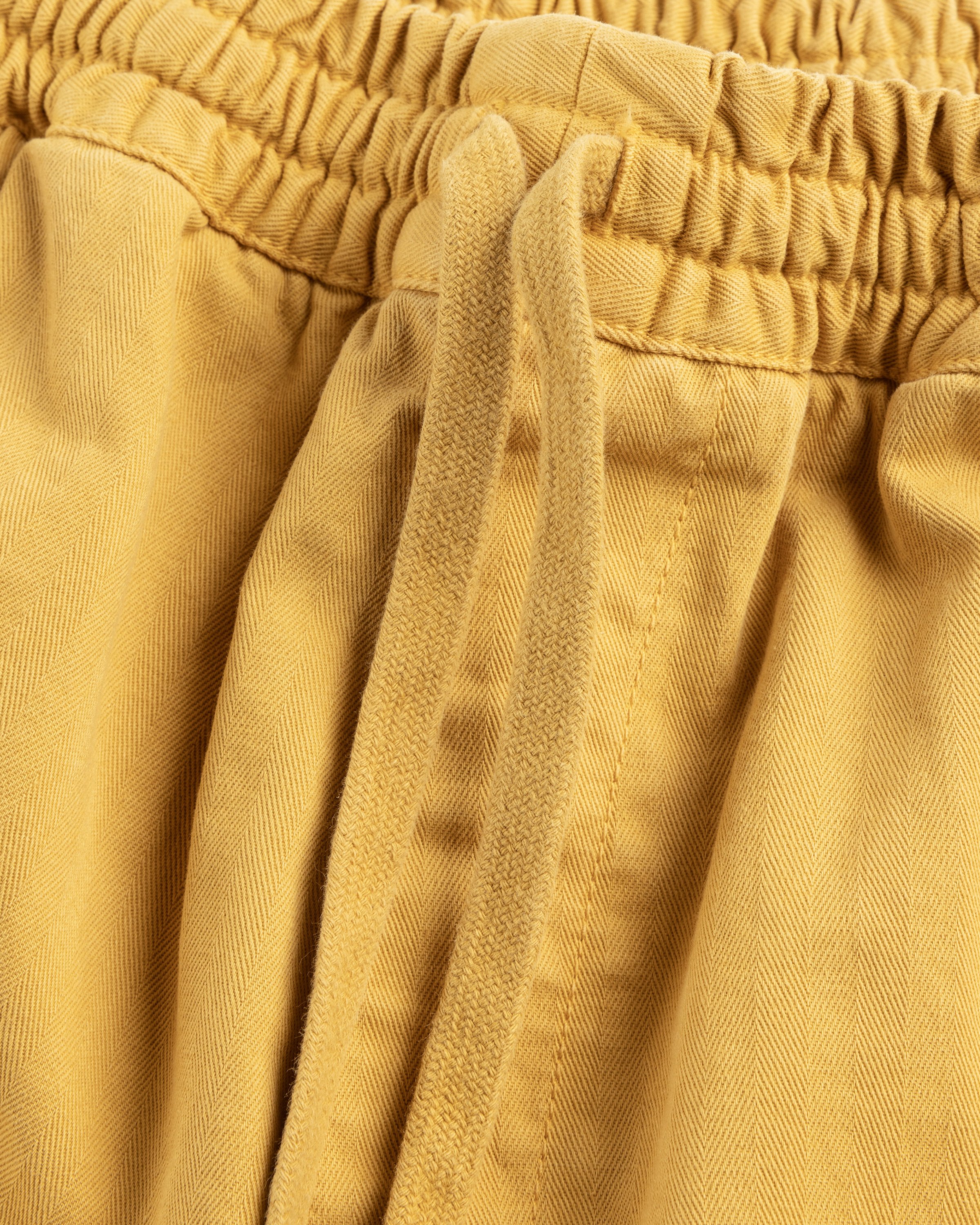 Carhartt WIP - Rainer Short Sunray /garment dyed - Clothing - Yellow - Image 6