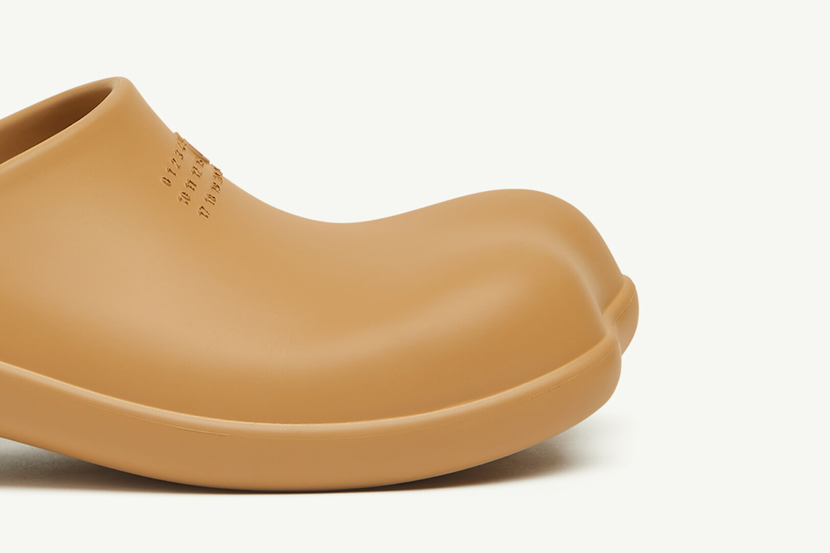 MM6 rubber clog