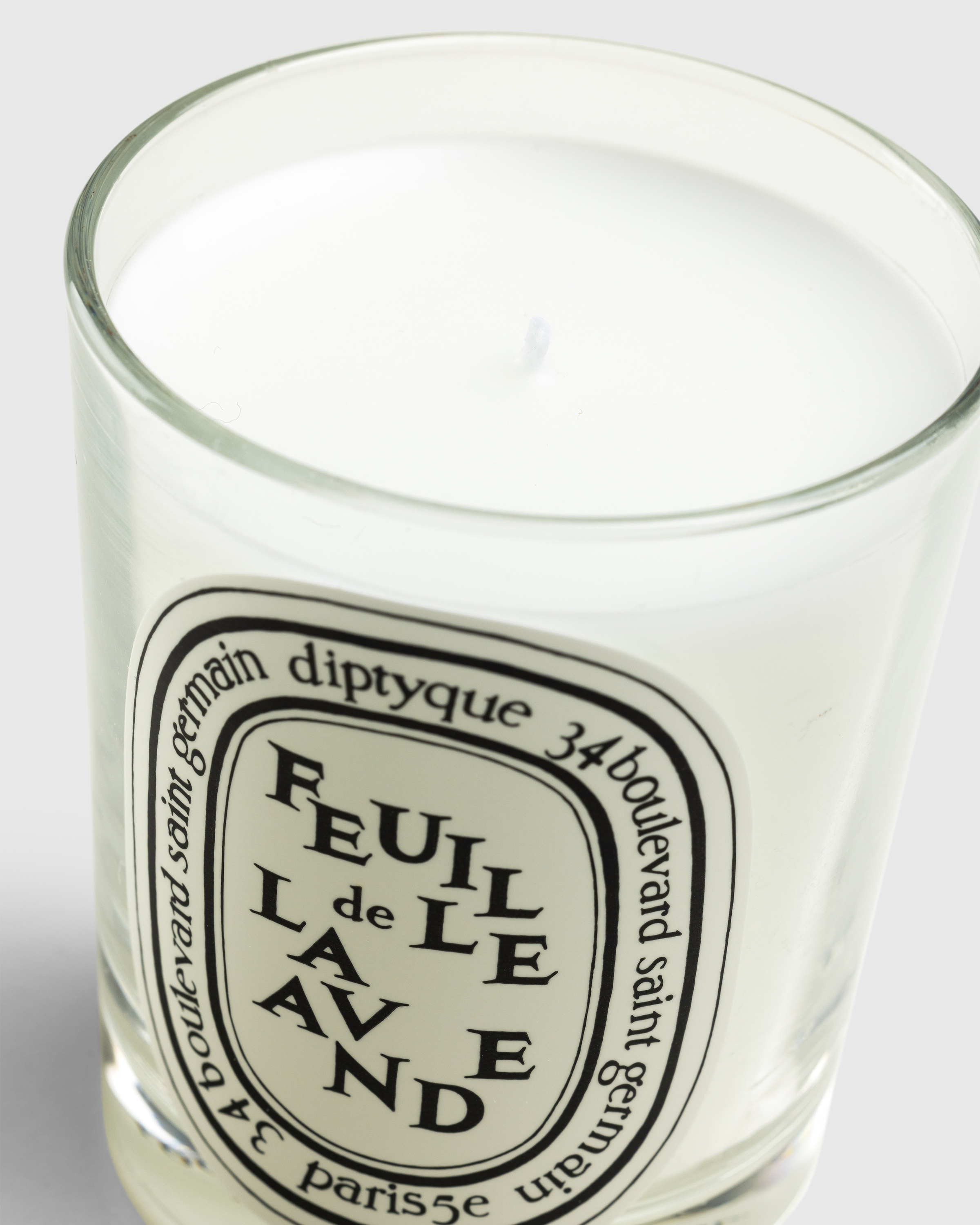 Diptyque – Standard Candle Feuille de Lavande 190g - Candles & Fragrances - White - Image 2