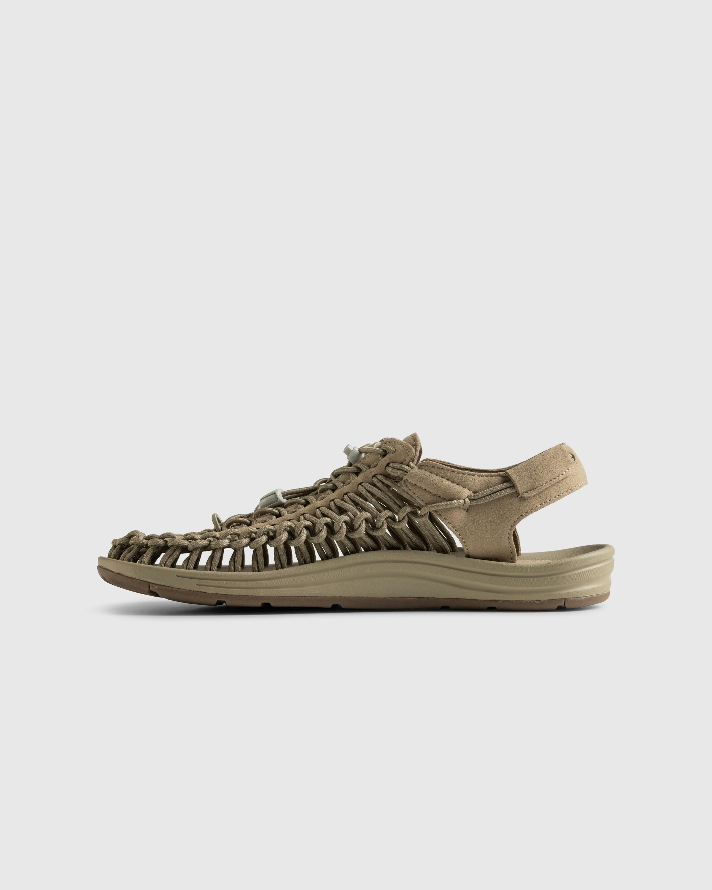 Keen – Uneek M Timberwolf/Plaza Taupe - Sandals - Beige - Image 2