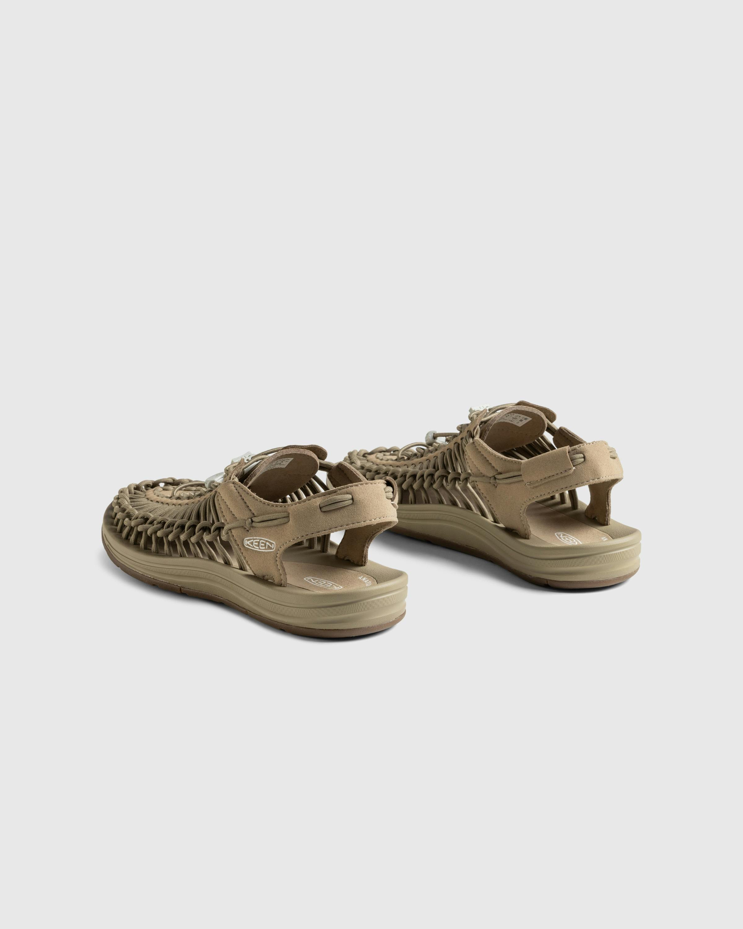 Keen – Uneek M Timberwolf/Plaza Taupe - Sandals - Beige - Image 4