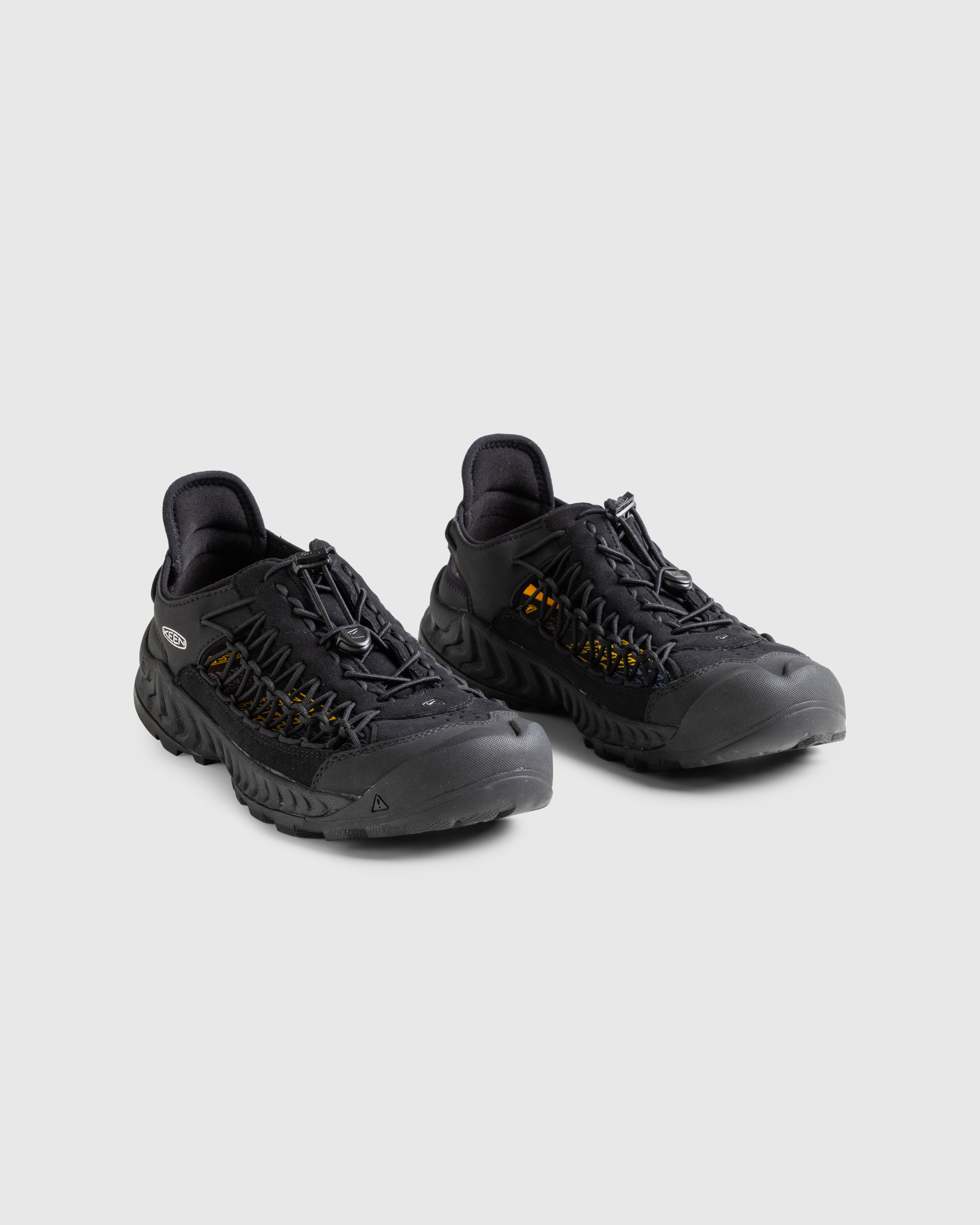 Keen – Uneek NXIS M Triple Black - Low Top Sneakers - Black - Image 3