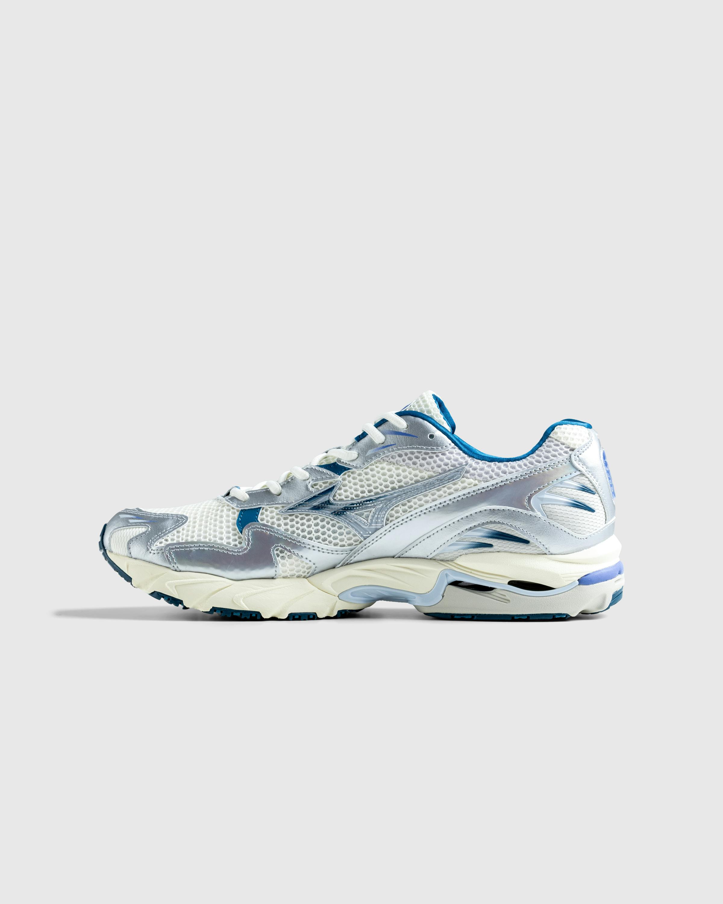 Mizuno – Wave Rider 10 Arctic Ice/Snow White - Low Top Sneakers - White - Image 3