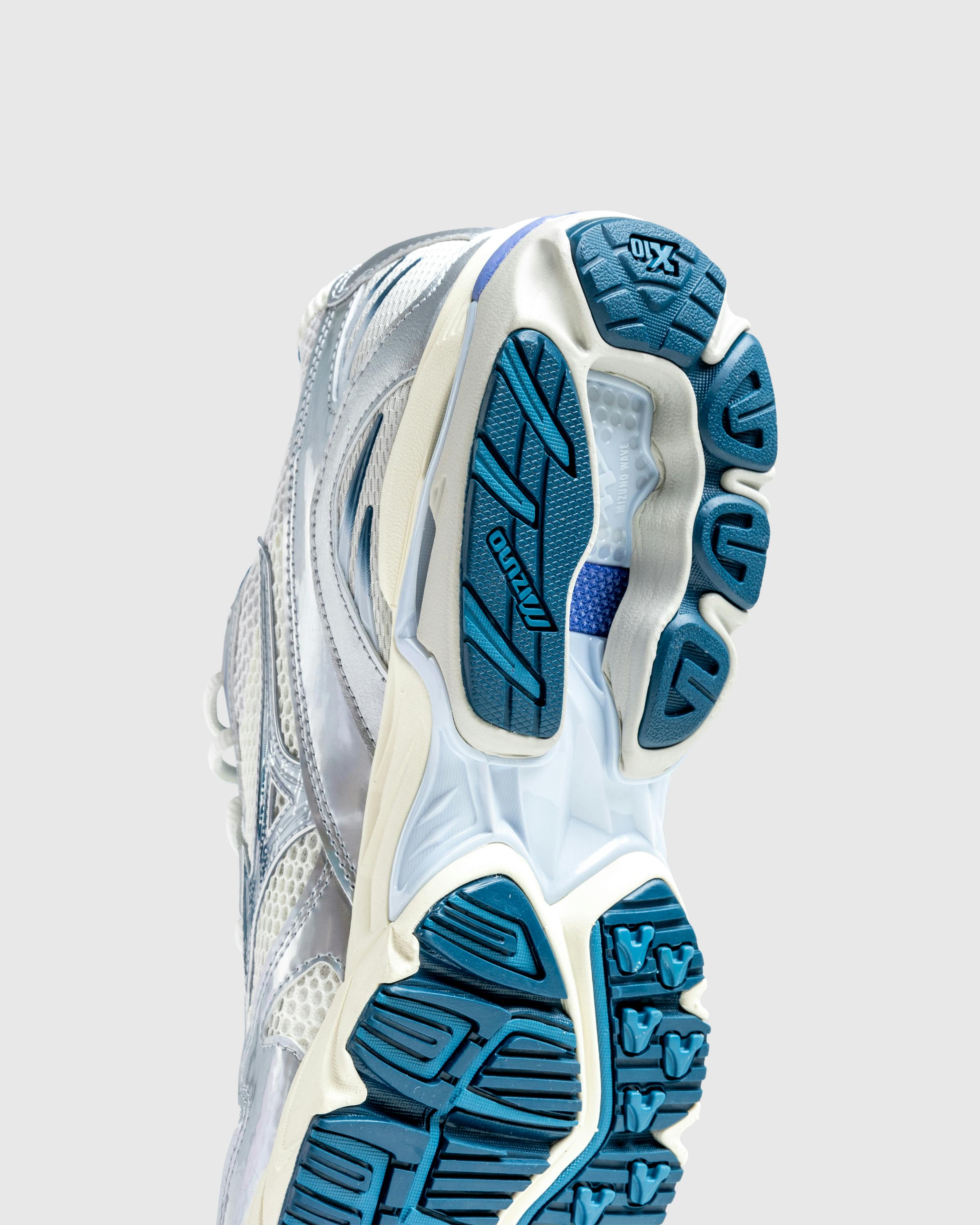 Mizuno – Wave Rider 10 Arctic Ice/Snow White - Low Top Sneakers - White - Image 6