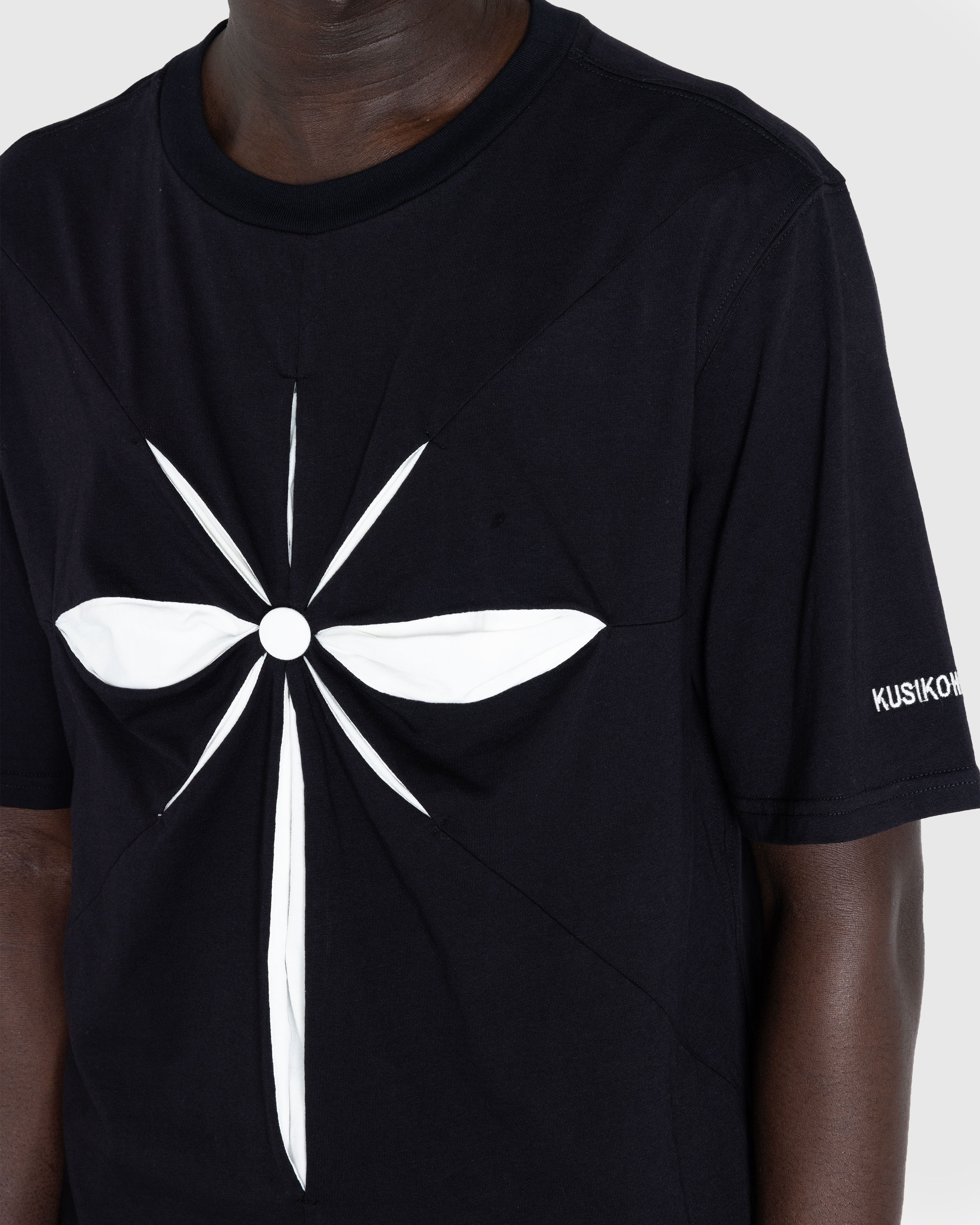 KUSIKOHC – Origami T-Shirt Black/White Alyssum - Tops - Black - Image 5