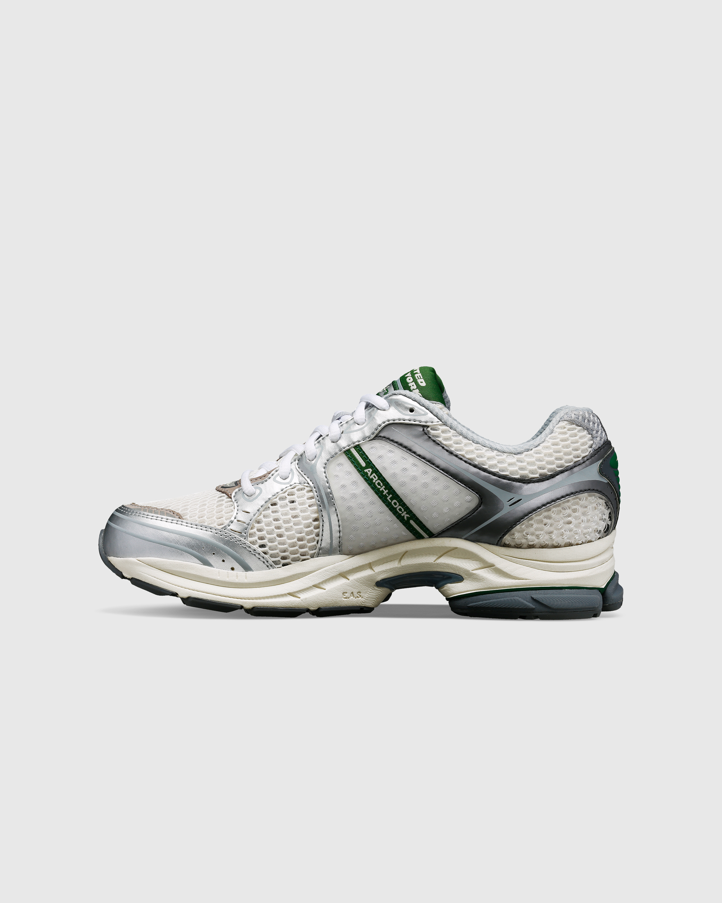 Saucony x Minted – ProGrid Triumph 4 Cream/Green - Low Top Sneakers - Beige - Image 2