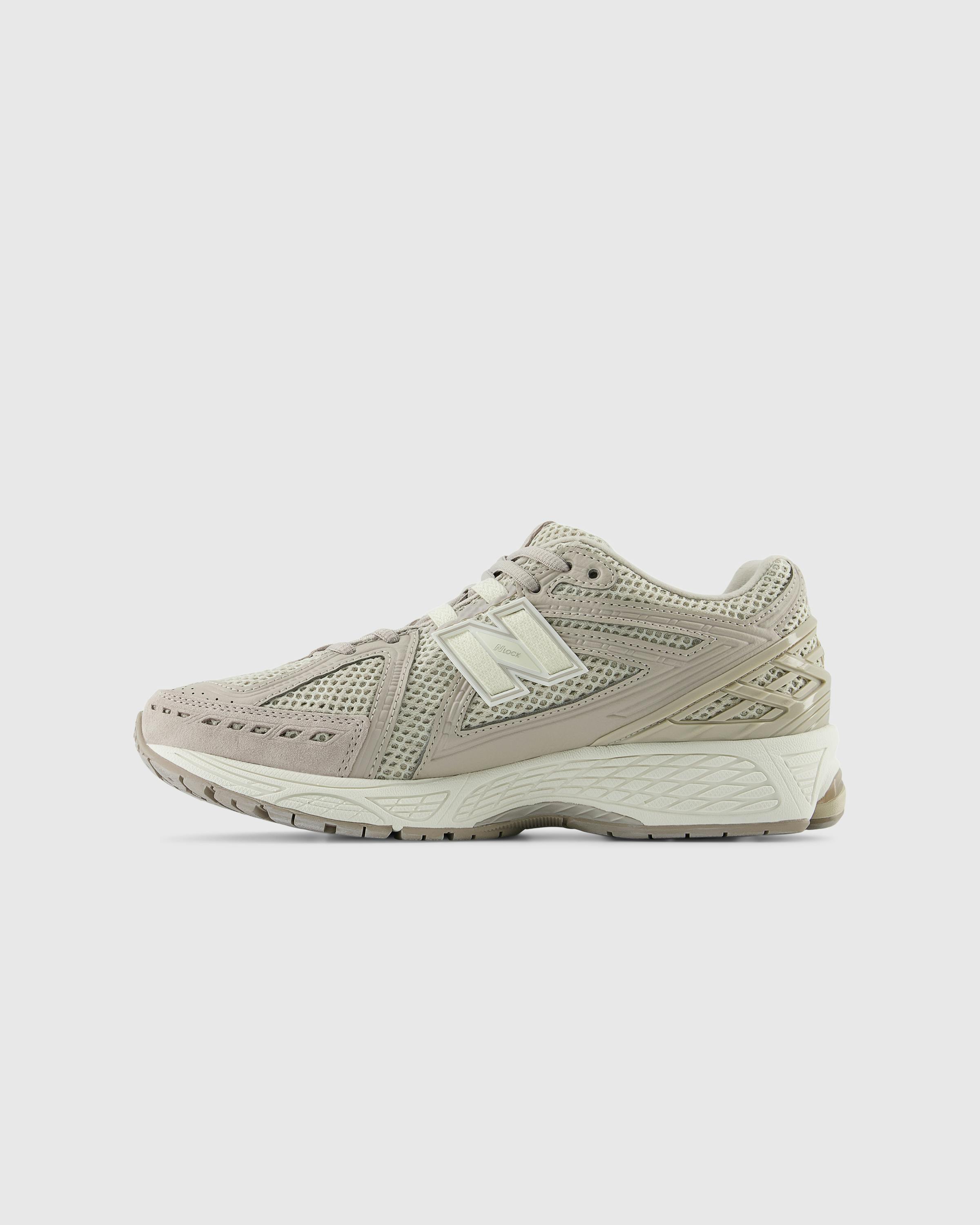 New Balance – M1906RGR Moonrock - Sneakers - Grey - Image 2