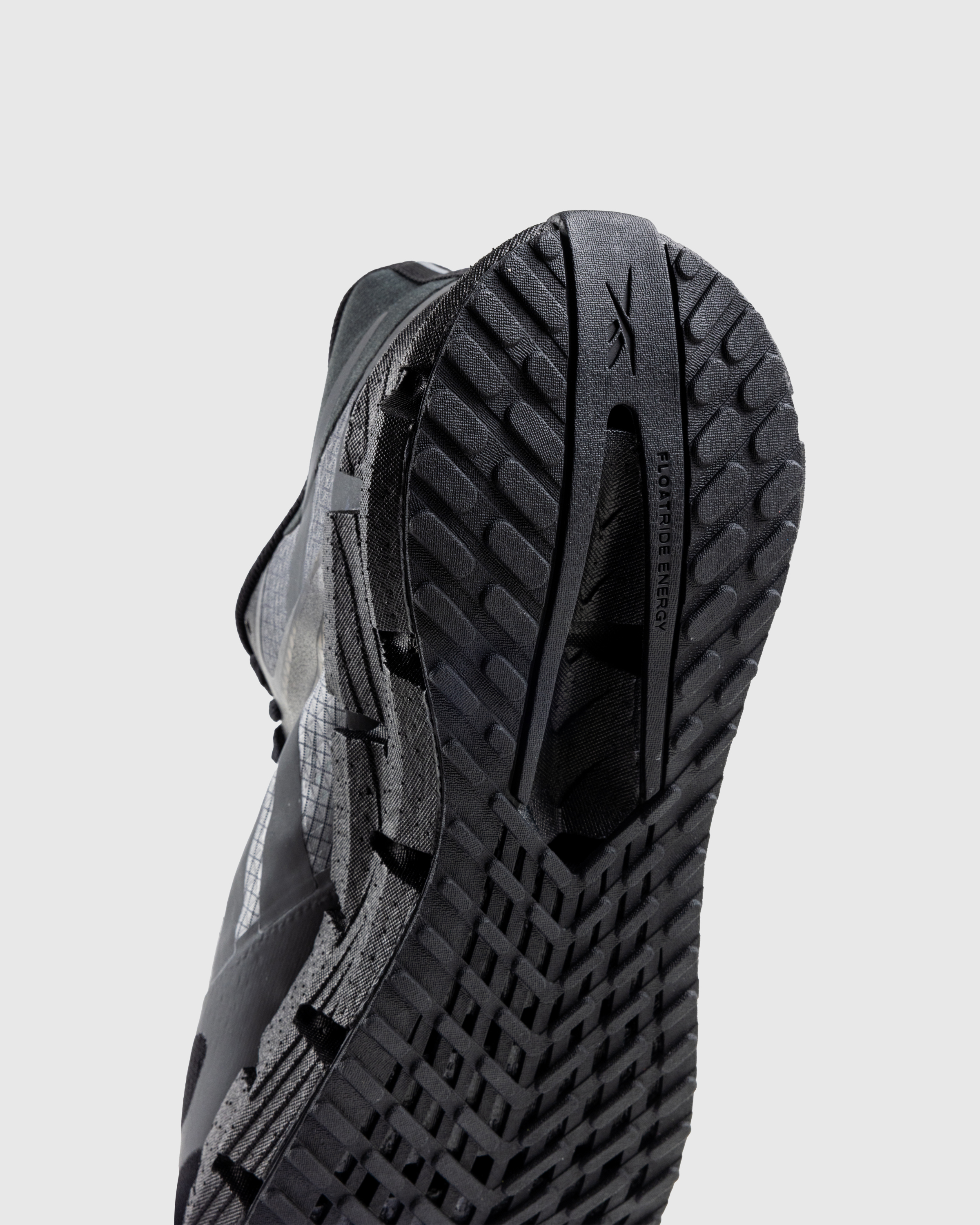 Reebok – FloatZig Black - Low Top Sneakers - Black - Image 6