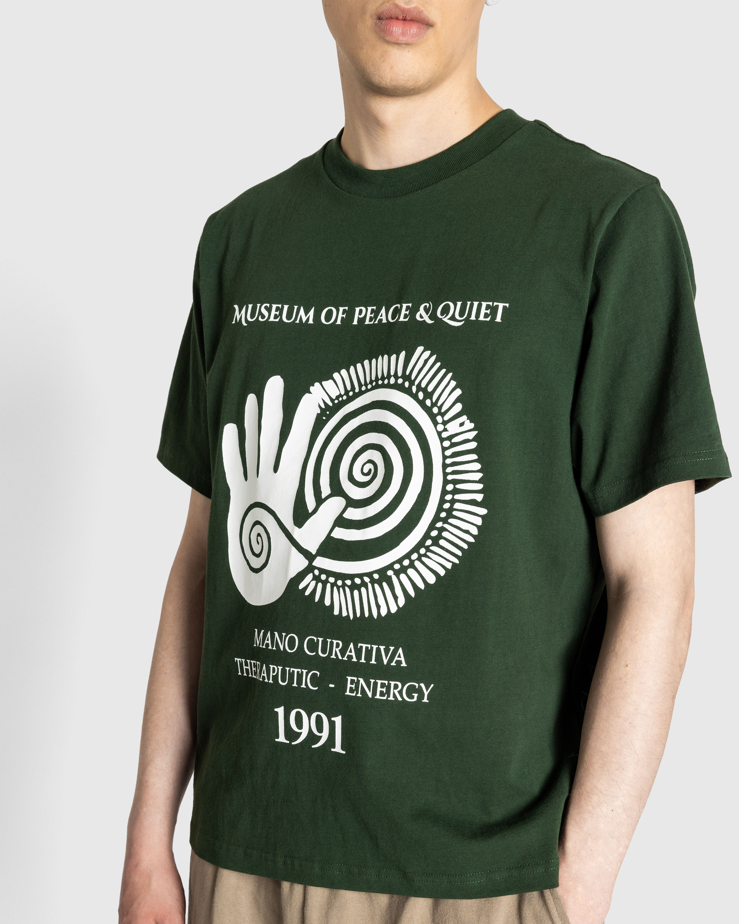 Museum of Peace & Quiet – Mano Curativa T-Shirt Forest - T-Shirts - Green - Image 5