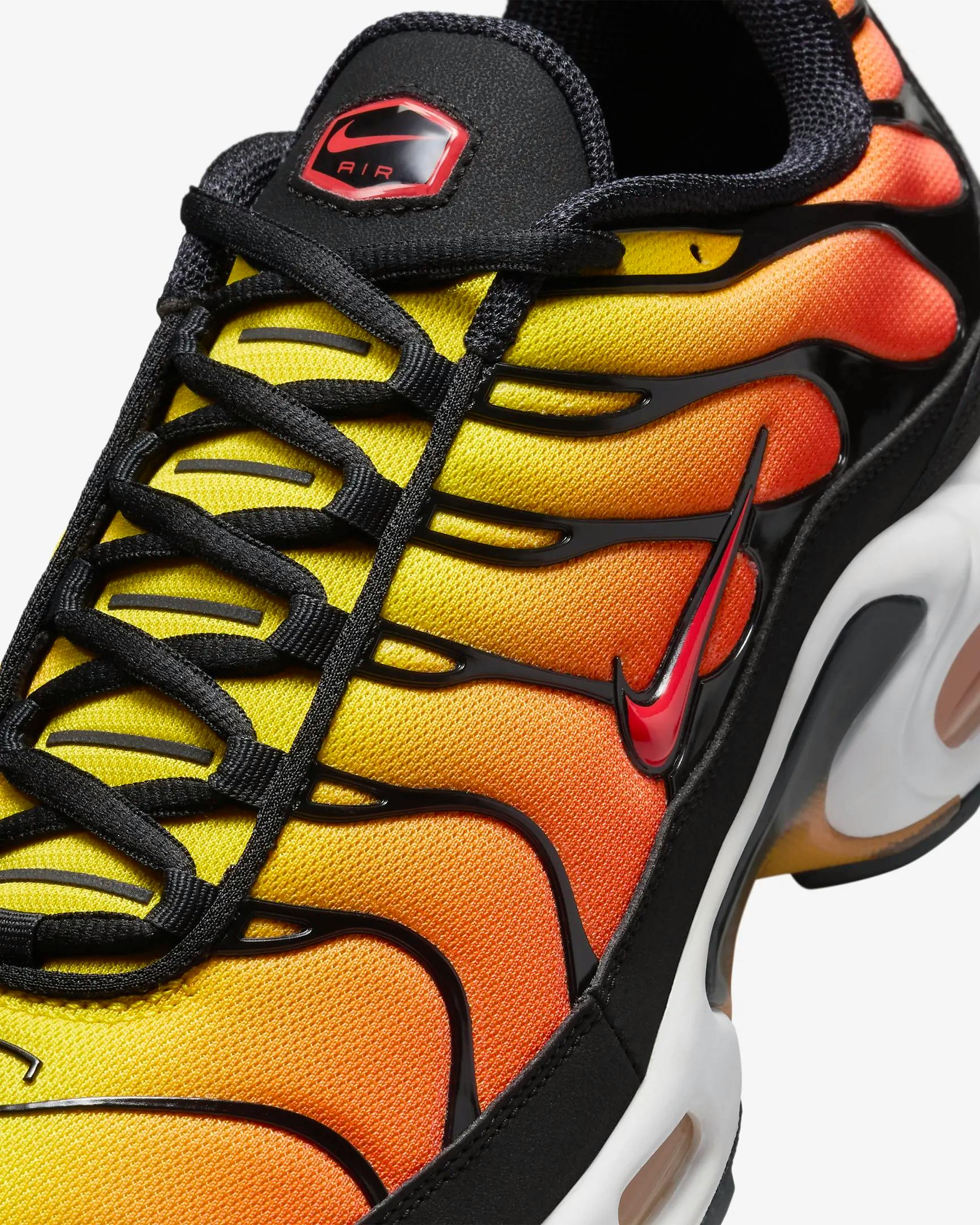 靴 Nike Air Max Plus sunset Nike Air Max Plus 'Sunset' Gets Tuned for Golf - Releases
