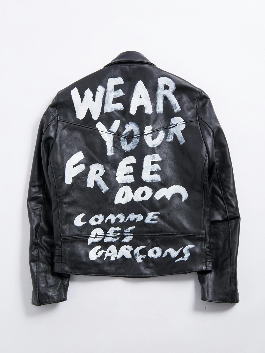 COMME des GARÇONS 