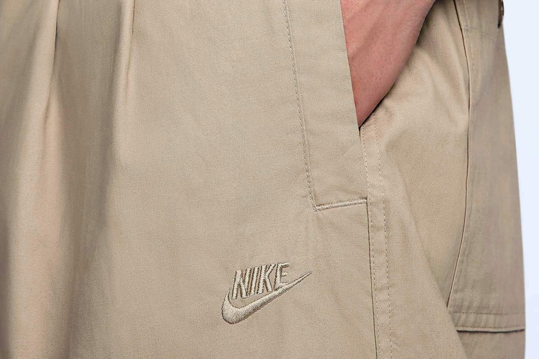 Nike Balloon Pant in beige and black colorways, with an elastic waist, pleats and loose leg