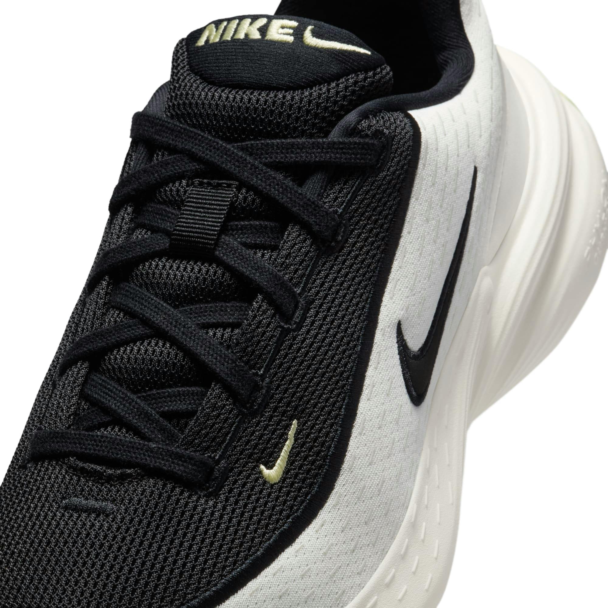 nike uplift sc