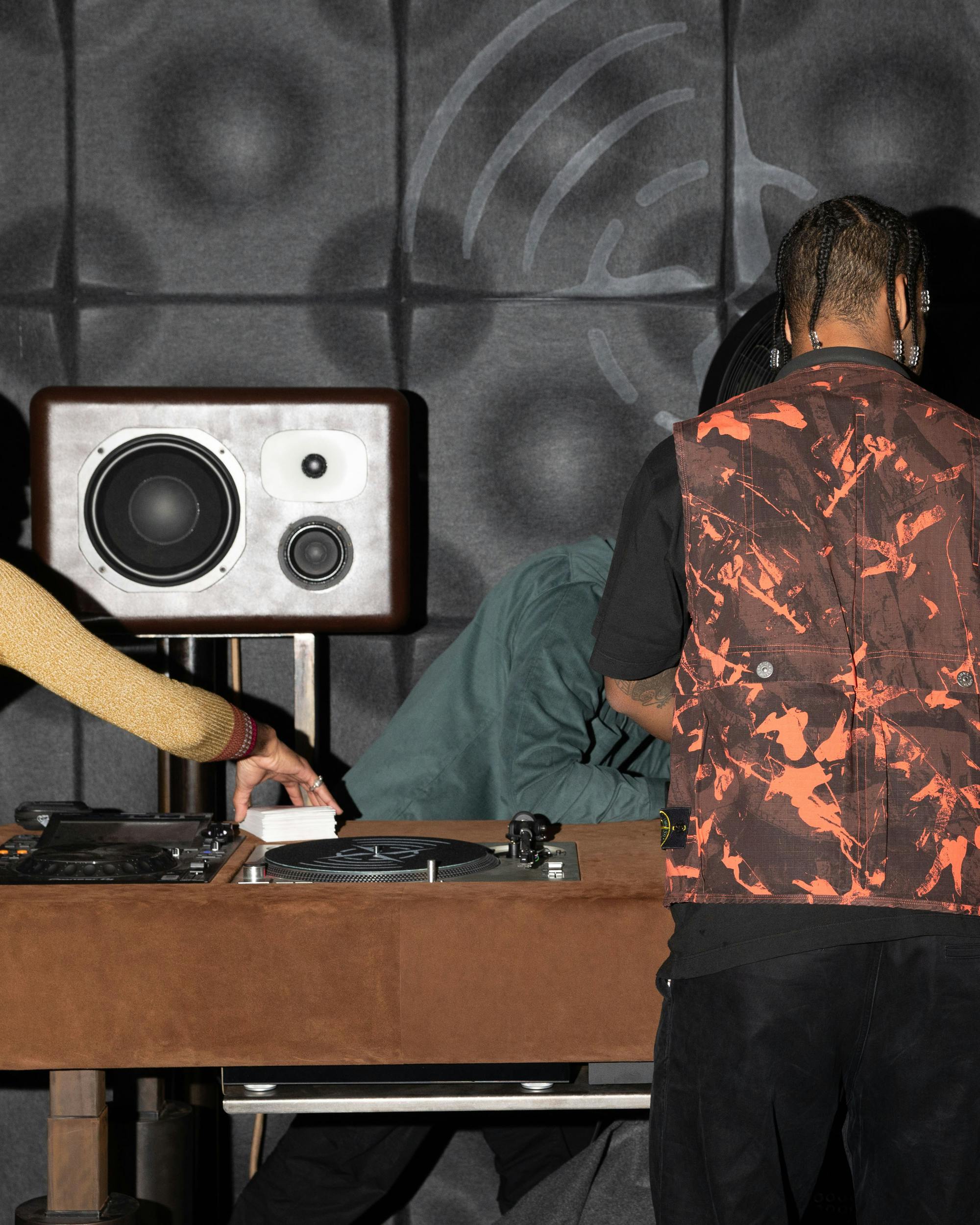 stone-island-soundsystem-friendly-pressure