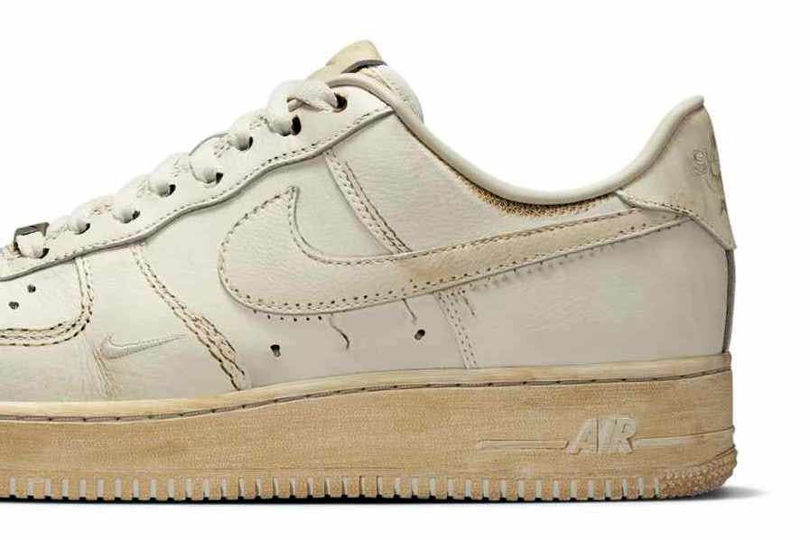 nike air force 1 dirty triple white sneaker