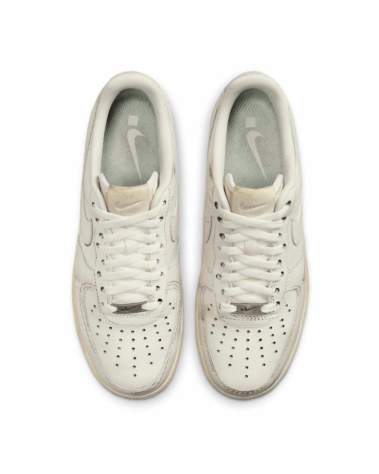 nike air force 1 dirty triple white sneaker
