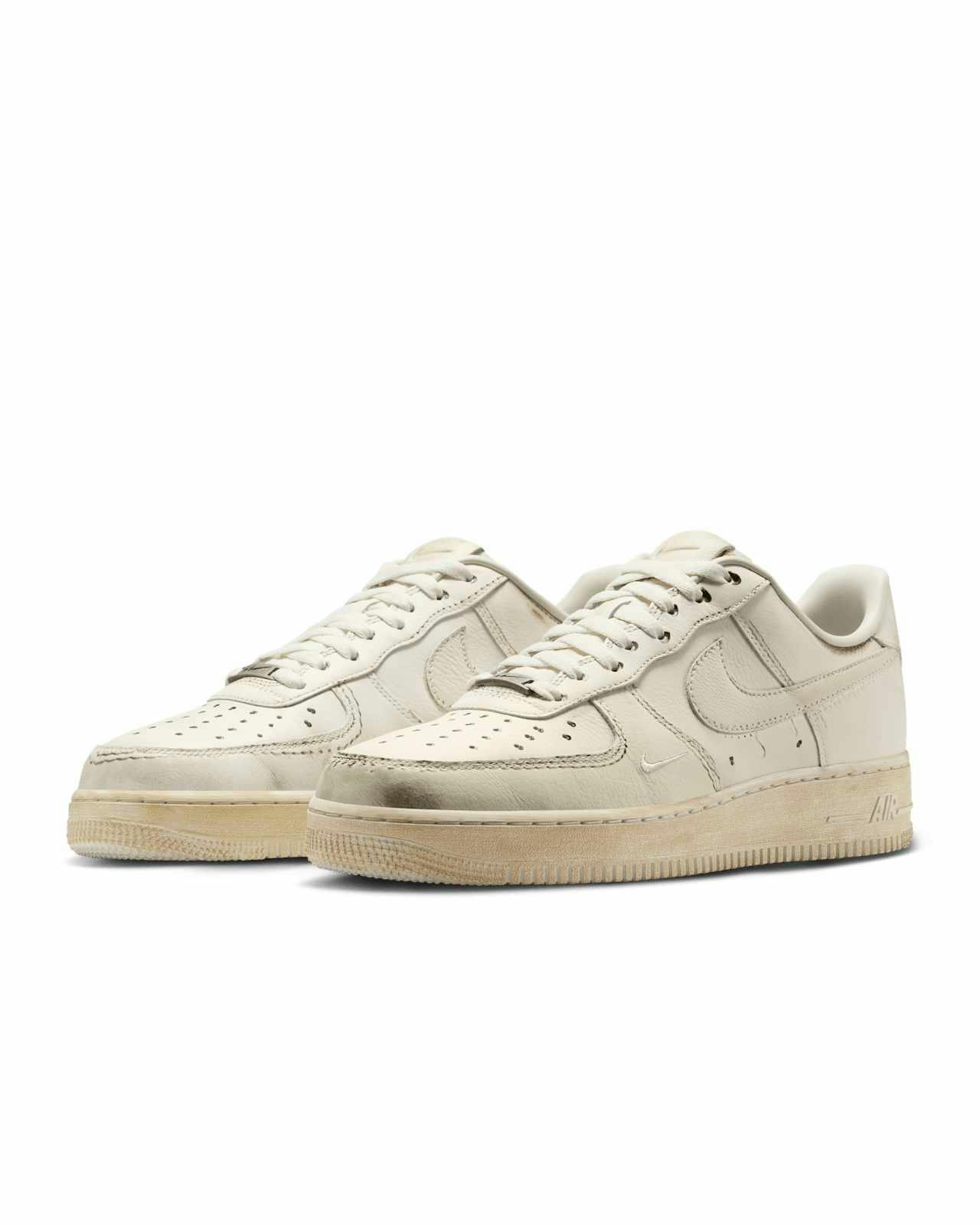 nike air force 1 dirty triple white sneaker