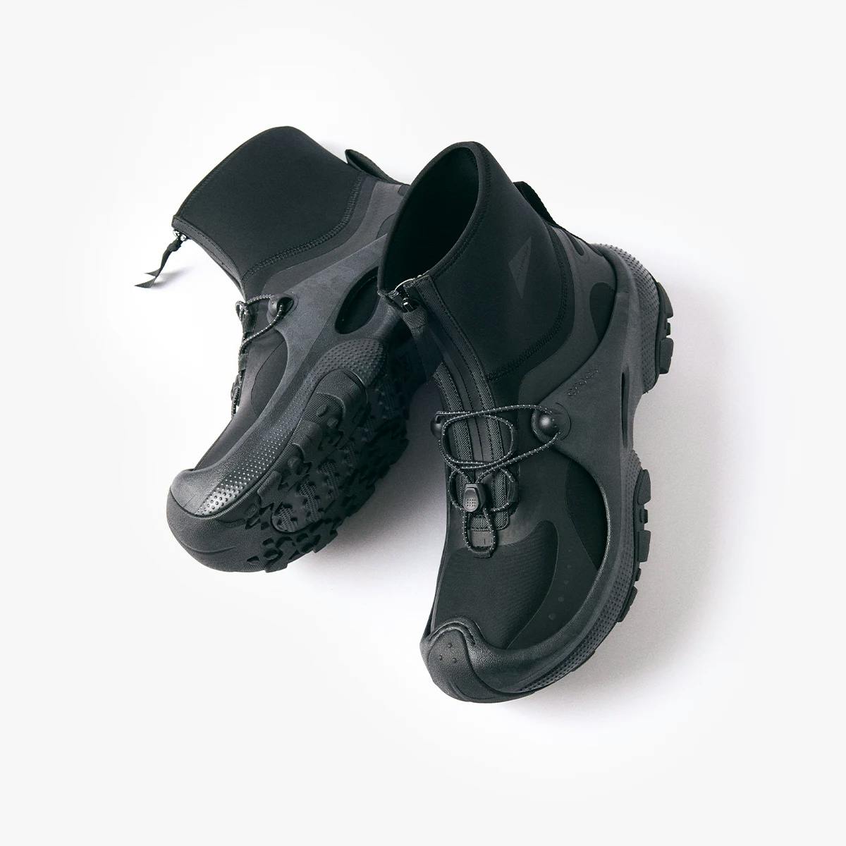 and wander crocs